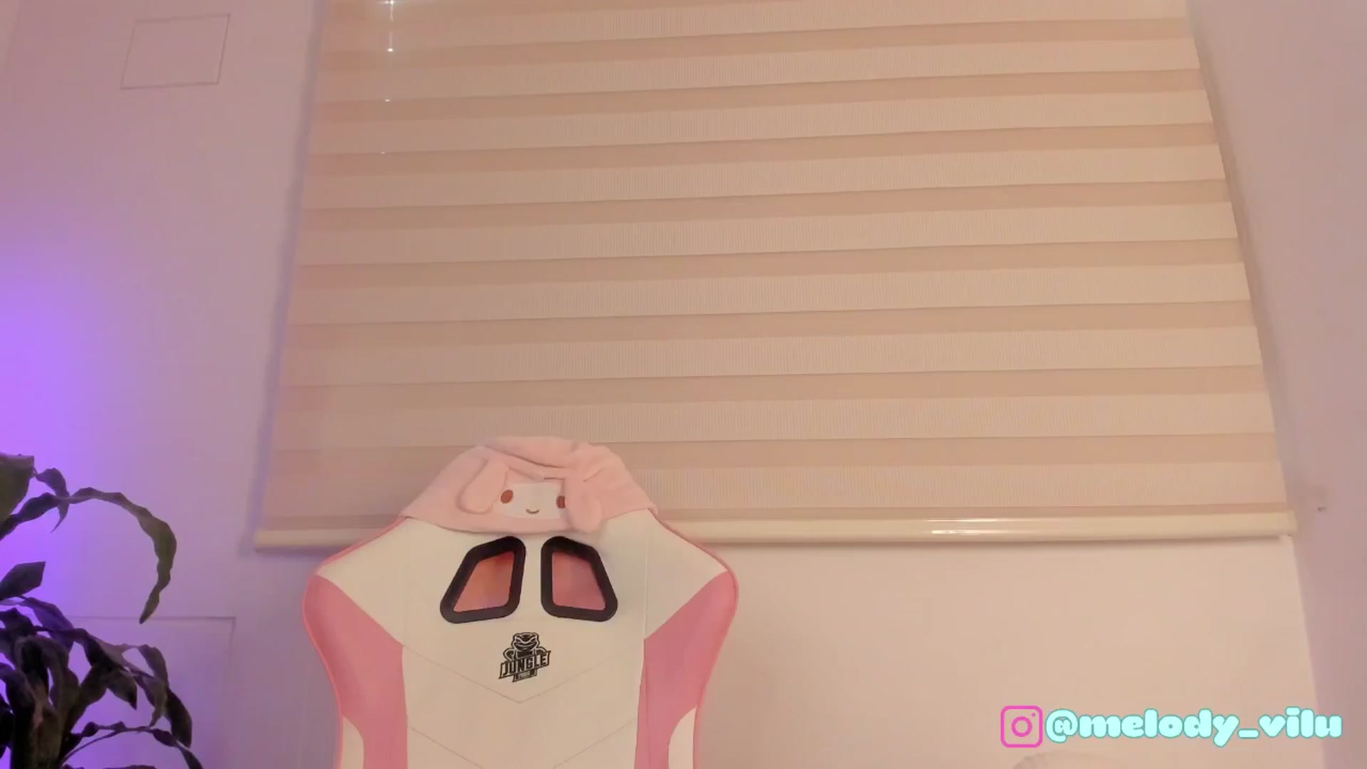 Gallery image thumbnail from Vilu_here's myfreecams stream on, 05/02/2025, 15:22 image 6 of 20