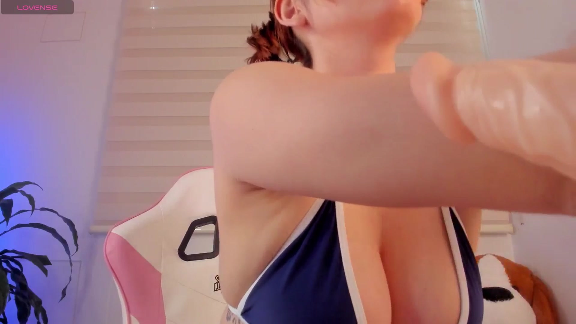 Gallery image thumbnail from Vilu_here's myfreecams stream on, 05/19/2025, 15:36 image 16 of 20
