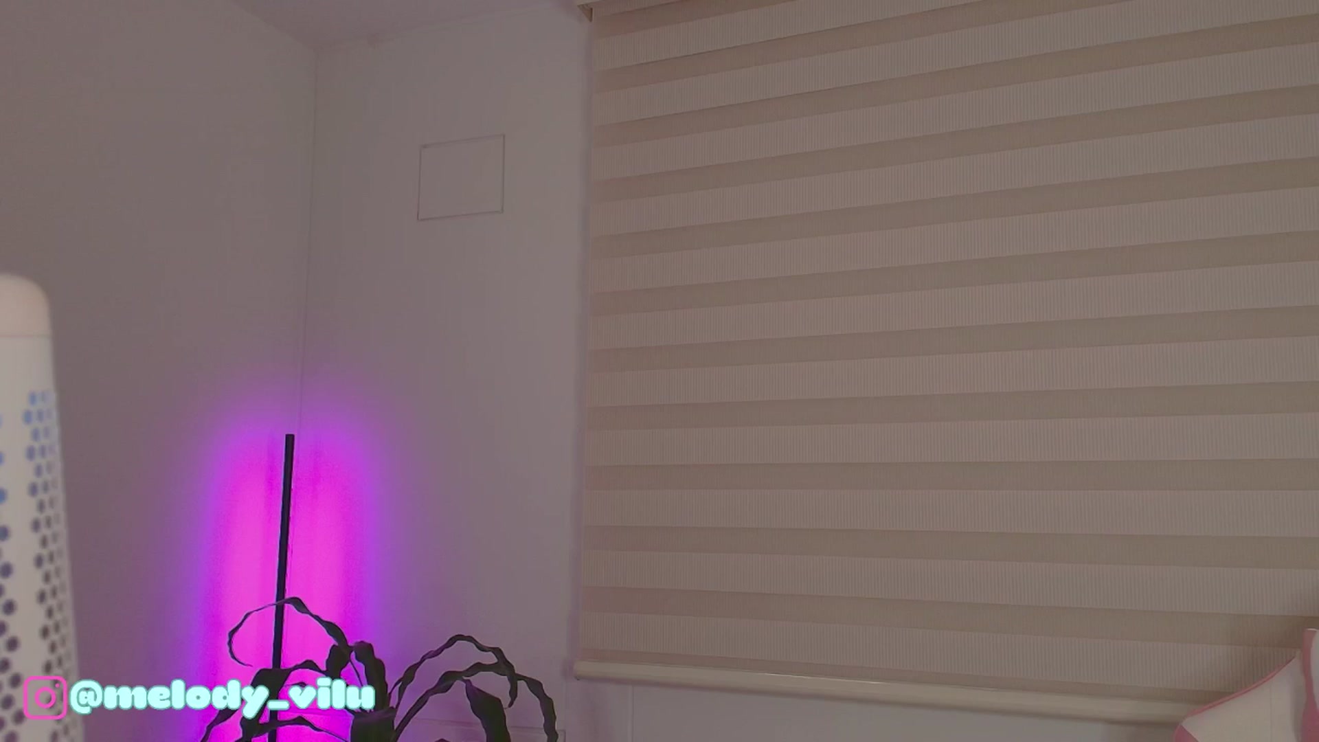 Gallery image thumbnail from Vilu_here's myfreecams stream on, 07/25/2025, 01:51 image 10 of 20