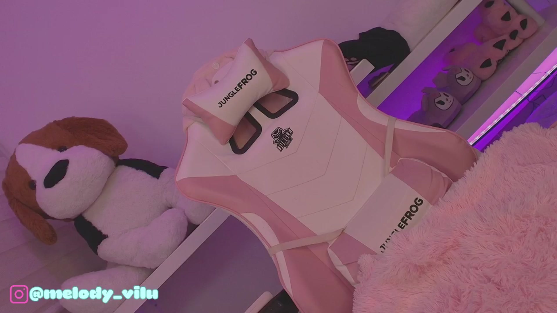 Gallery image thumbnail from Vilu_here's myfreecams stream on, 09/07/2025, 03:30 image 18 of 20