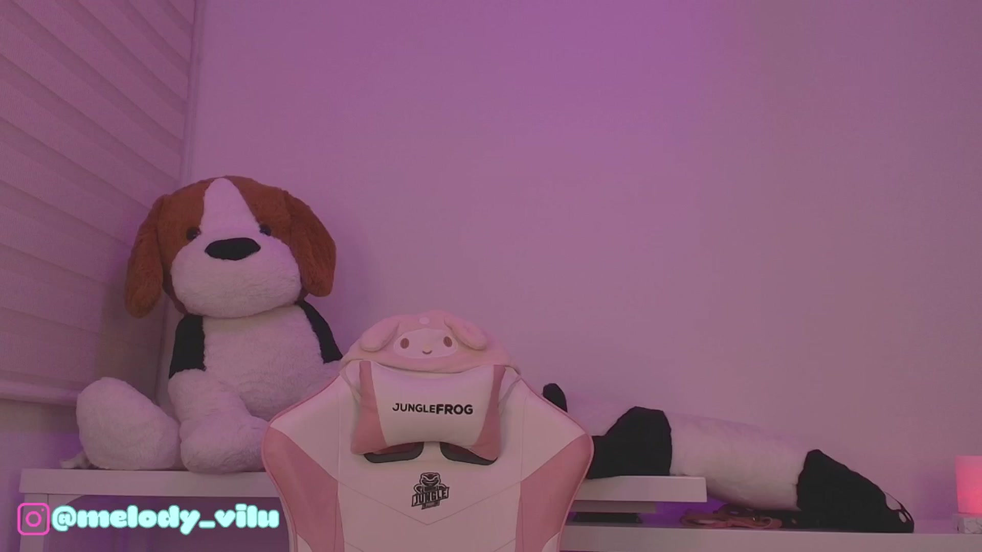 Gallery image thumbnail from Vilu_here's myfreecams stream on, 09/21/2025, 24:51 image 8 of 20