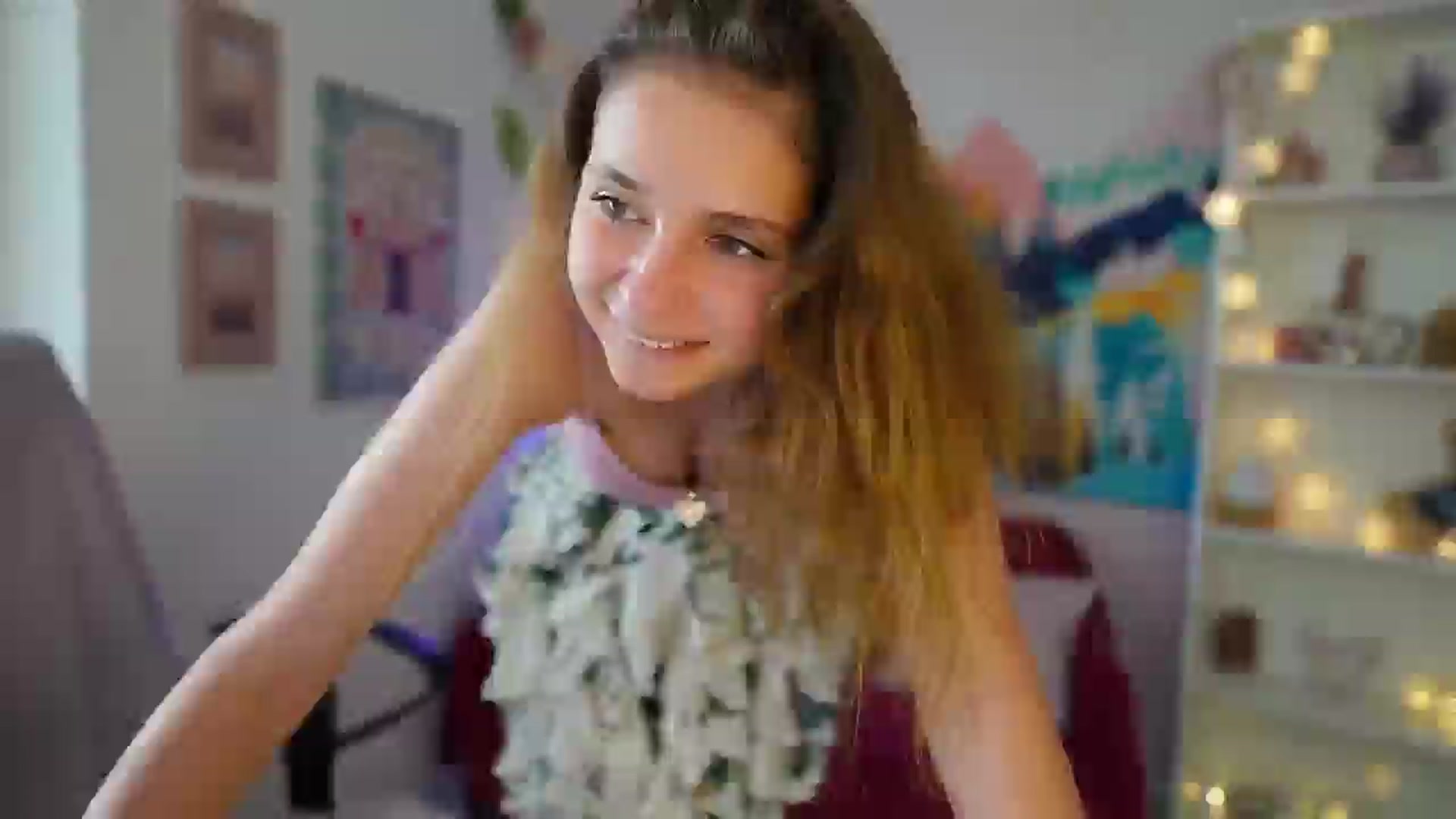 Gallery image thumbnail from Vina_Sky's myfreecams stream on, 07/16/2024, 10:57 image 16 of 20