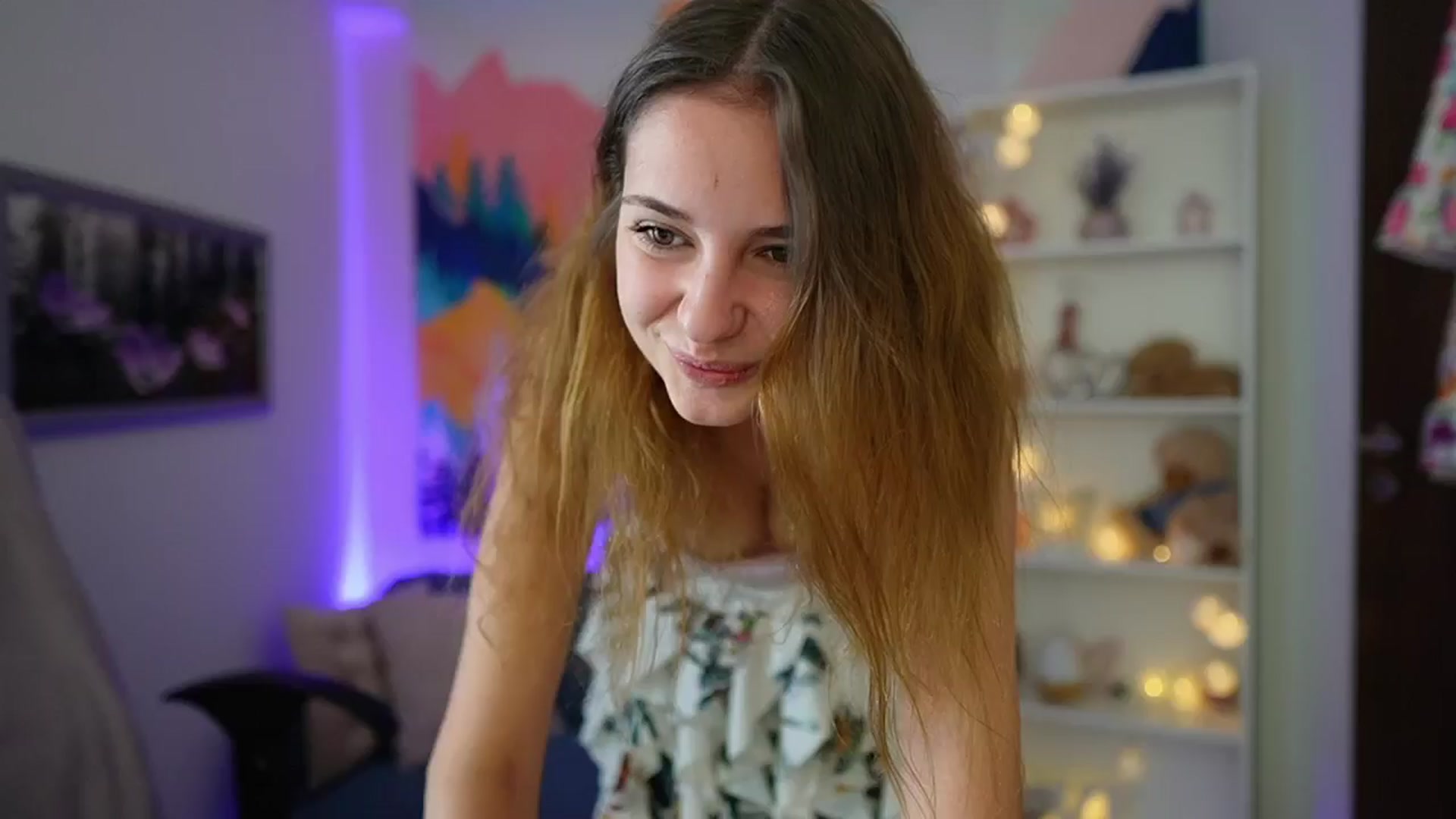 Gallery image thumbnail from Vina_Sky's myfreecams stream on, 08/07/2024, 09:33 image 1 of 20