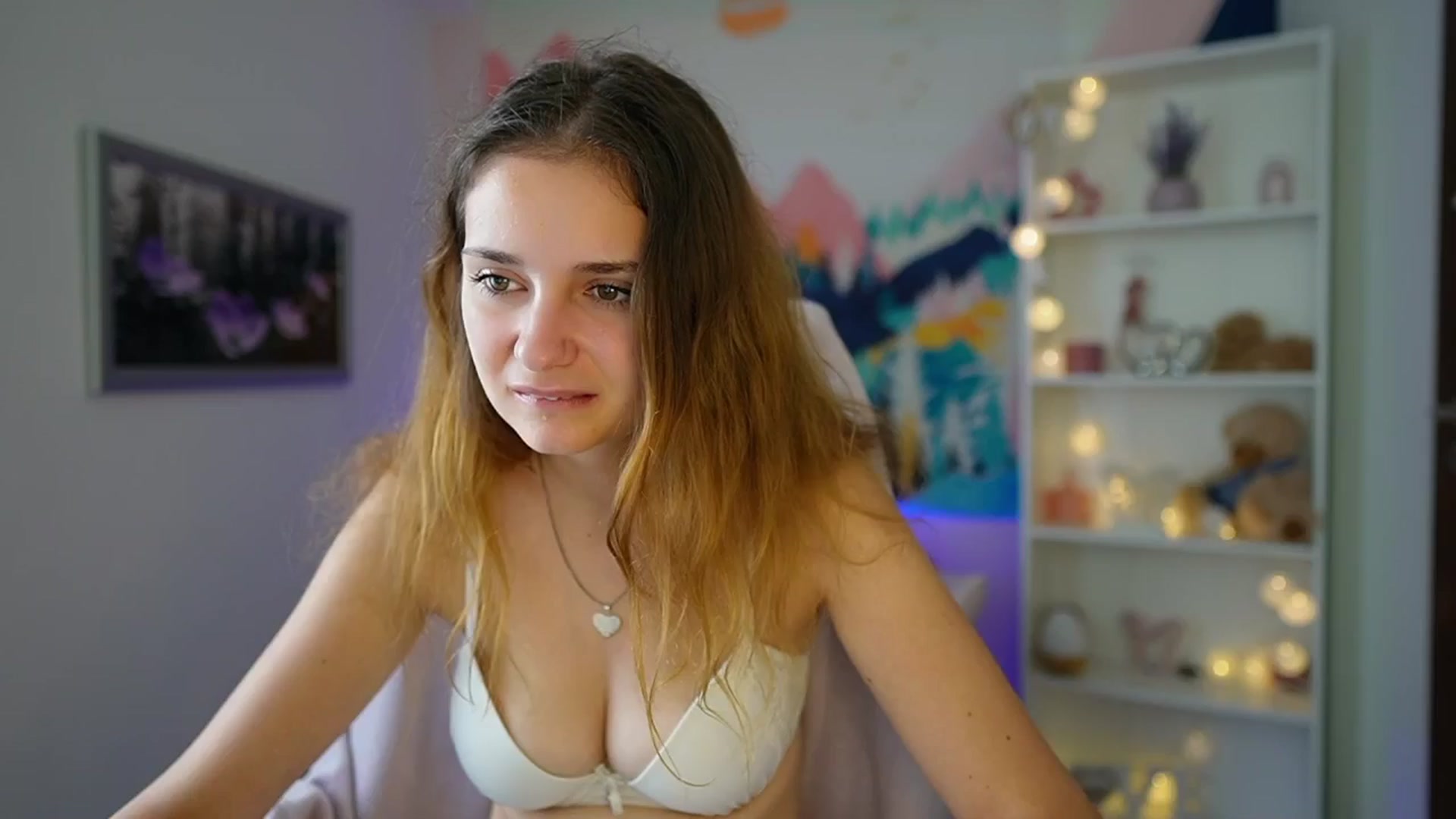 Gallery image thumbnail from Vina_Sky's myfreecams stream on, 08/18/2024, 09:25 image 14 of 20