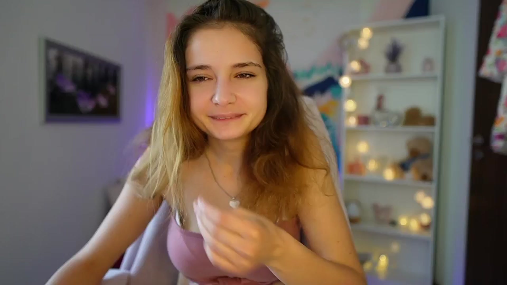 Gallery image thumbnail from Vina_Sky's myfreecams stream on, 08/27/2024, 10:00 image 3 of 20