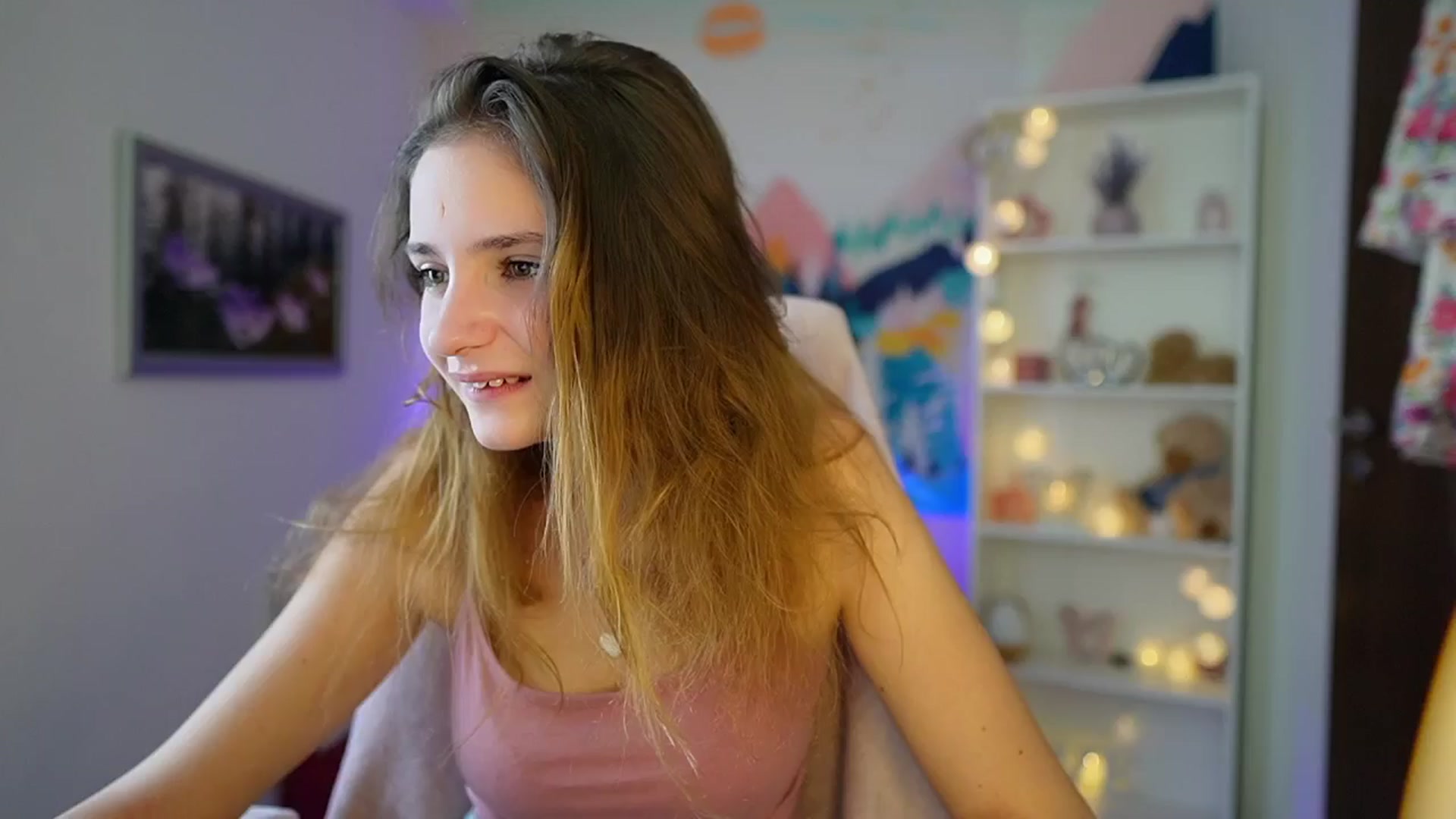 Gallery image thumbnail from Vina_Sky's myfreecams stream on, 09/03/2024, 10:19 image 2 of 20