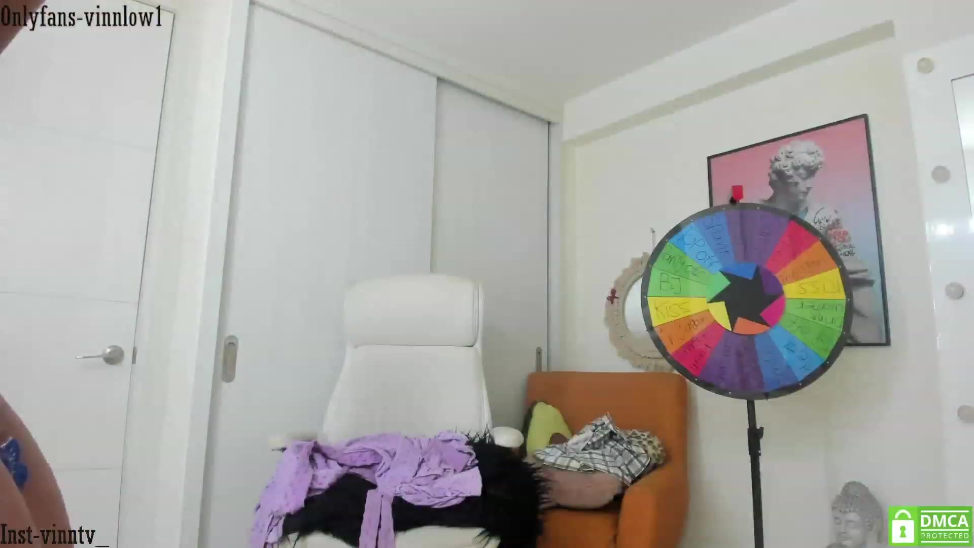 Gallery image thumbnail from Vinnlow's myfreecams stream on, 11/28/2022, 24:41 image 11 of 20