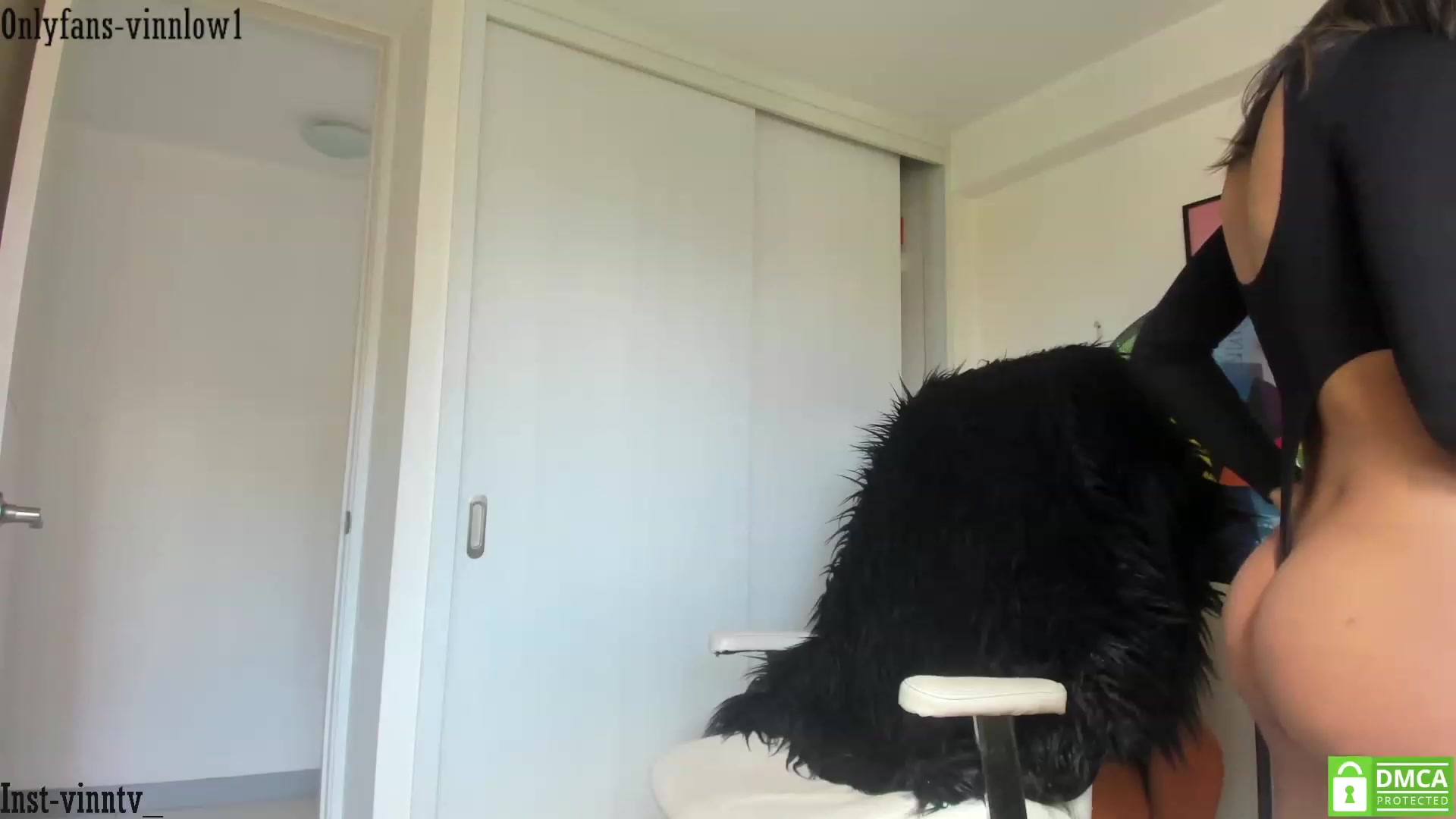 Gallery image thumbnail from Vinnlow's myfreecams stream on, 12/03/2022, 21:03 image 19 of 20