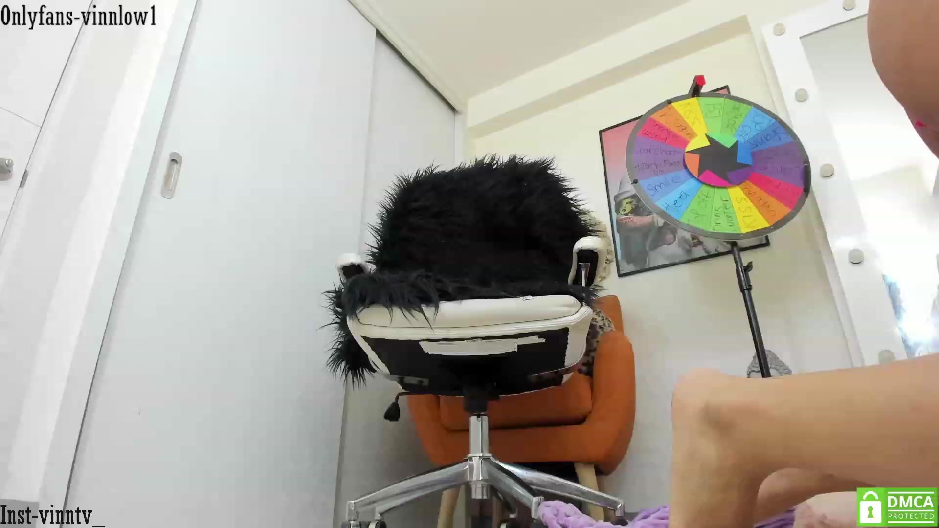 Gallery image thumbnail from Vinnlow's myfreecams stream on, 01/01/2023, 22:50 image 14 of 20