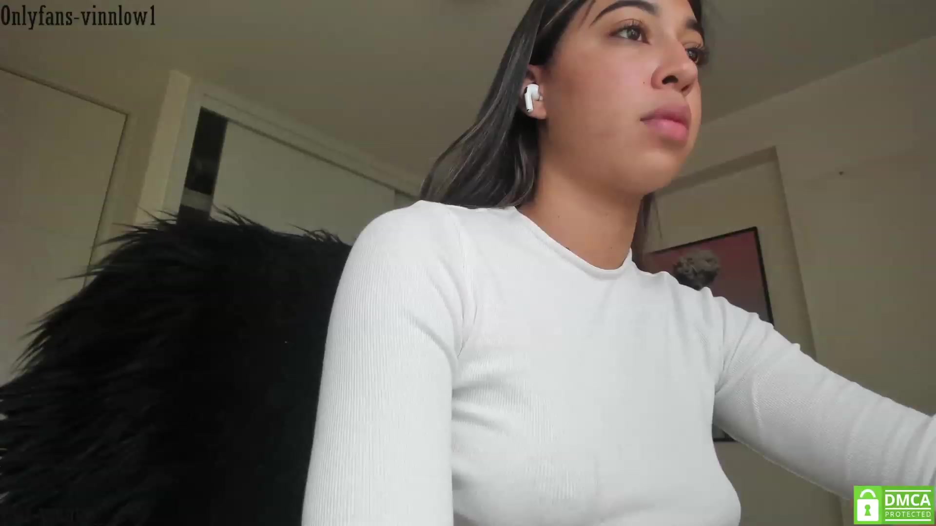 Gallery image thumbnail from Vinnlow's myfreecams stream on, 02/11/2023, 23:18 image 3 of 20