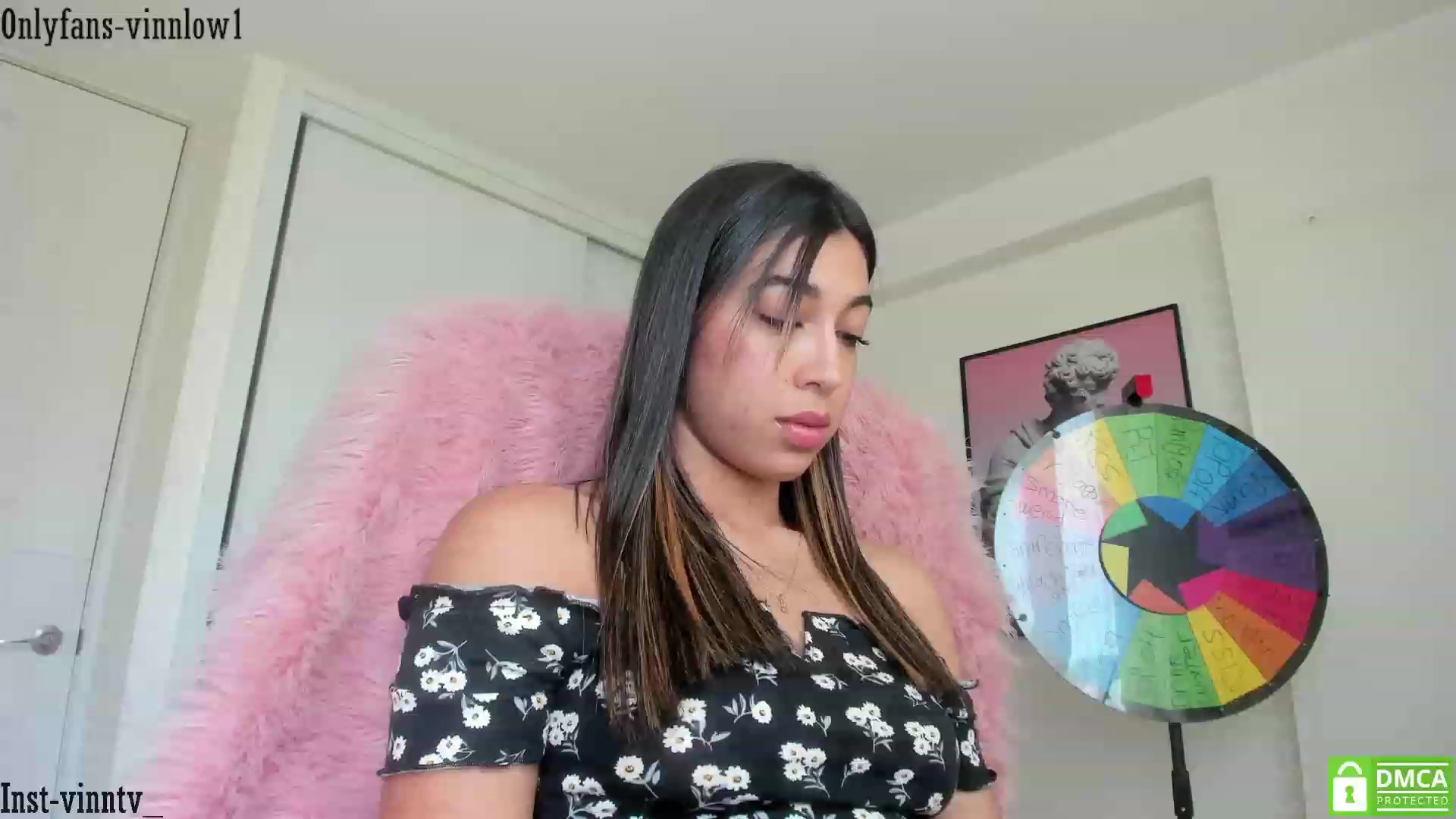 Gallery image thumbnail from Vinnlow's myfreecams stream on, 03/21/2023, 19:41 image 12 of 20