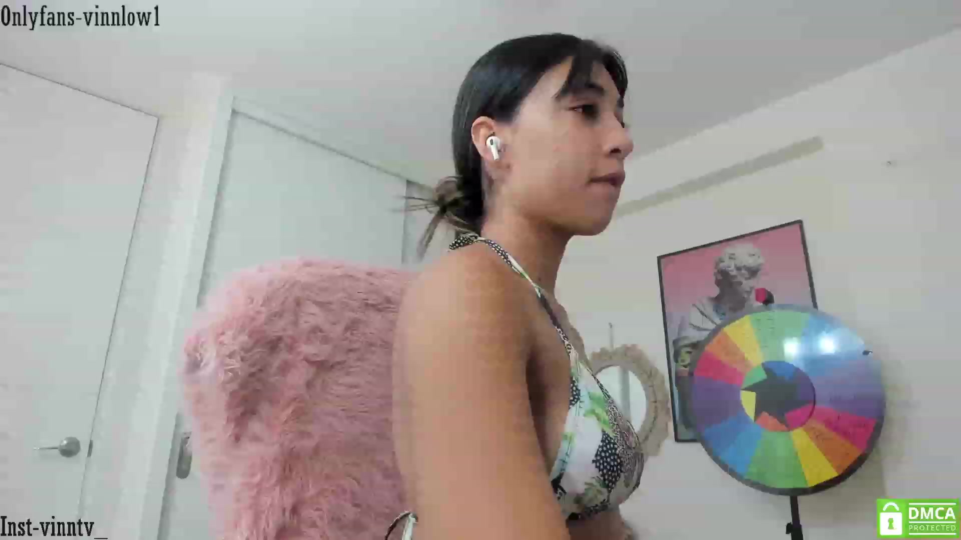 Gallery image thumbnail from Vinnlow's myfreecams stream on, 04/06/2023, 23:51 image 16 of 20