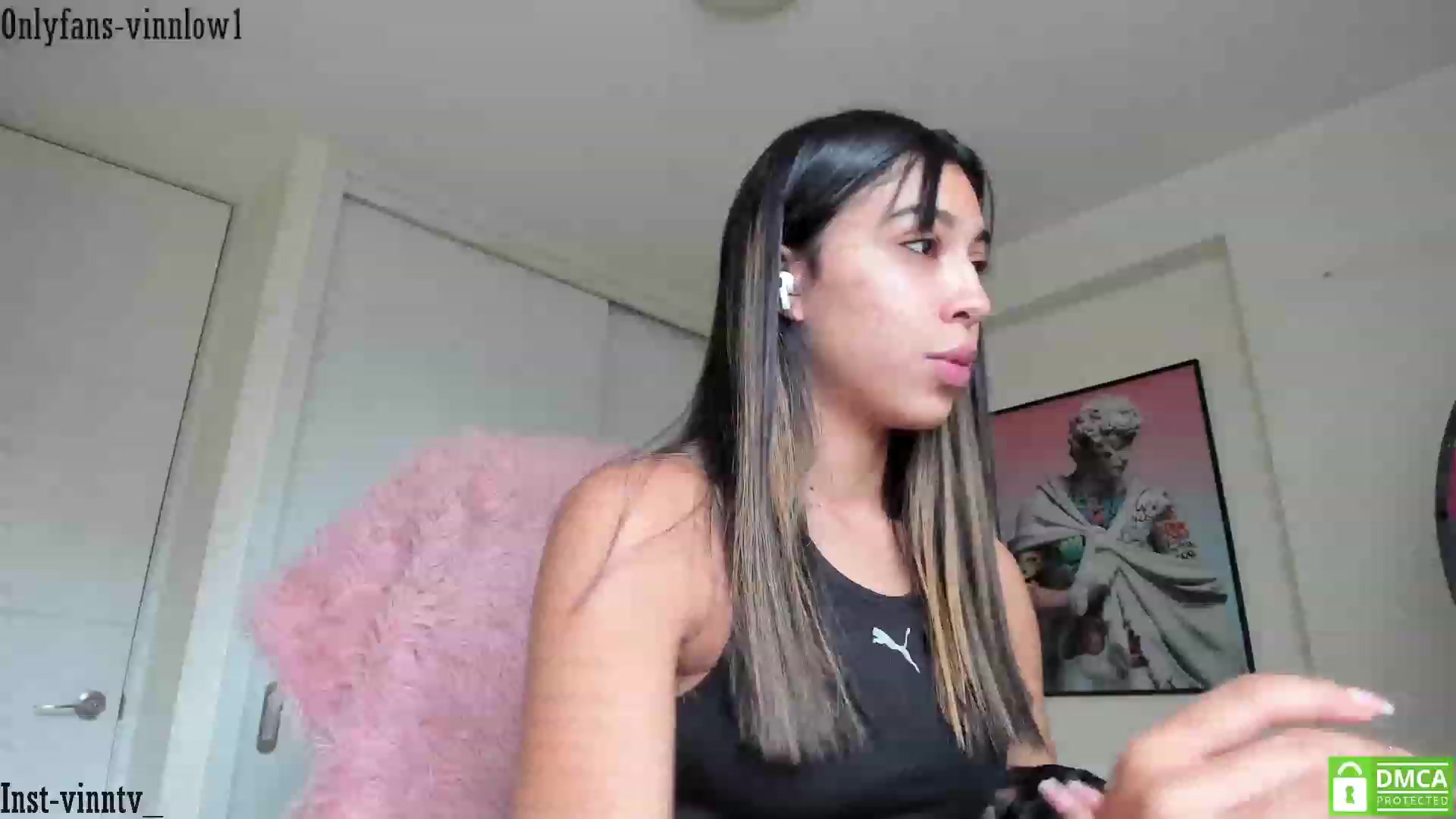 Gallery image thumbnail from Vinnlow's myfreecams stream on, 04/18/2023, 23:18 image 8 of 20