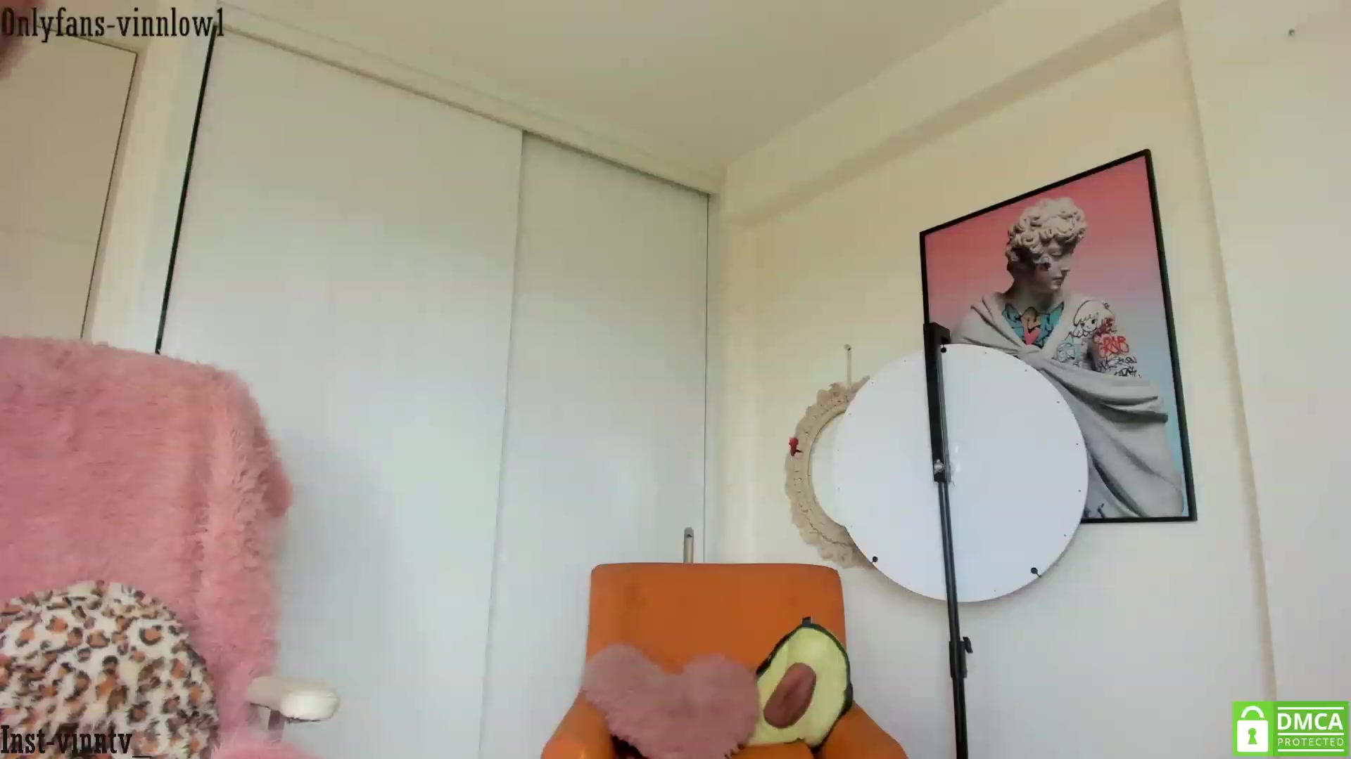 Gallery image thumbnail from Vinnlow's myfreecams stream on, 05/05/2023, 19:10 image 11 of 20