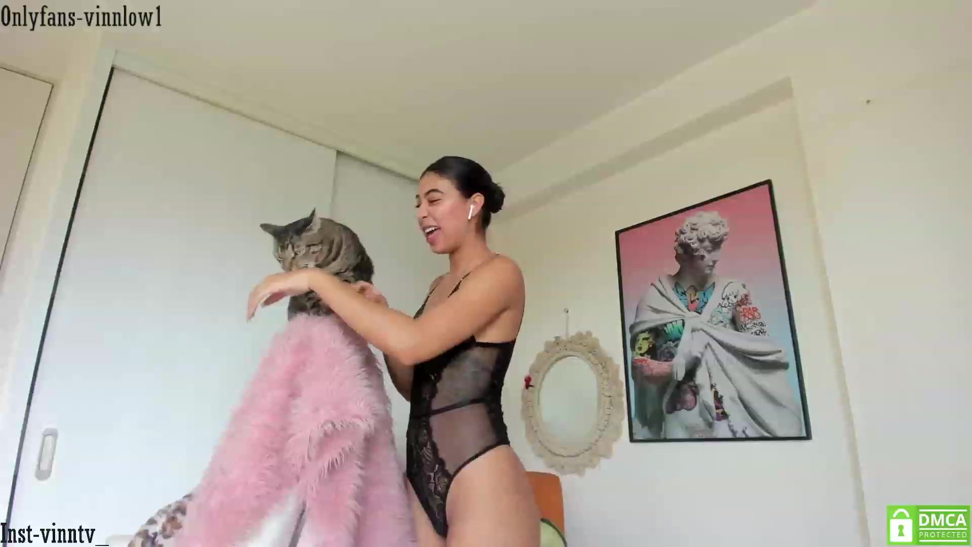Gallery image thumbnail from Vinnlow's myfreecams stream on, 05/05/2023, 19:10 image 16 of 20