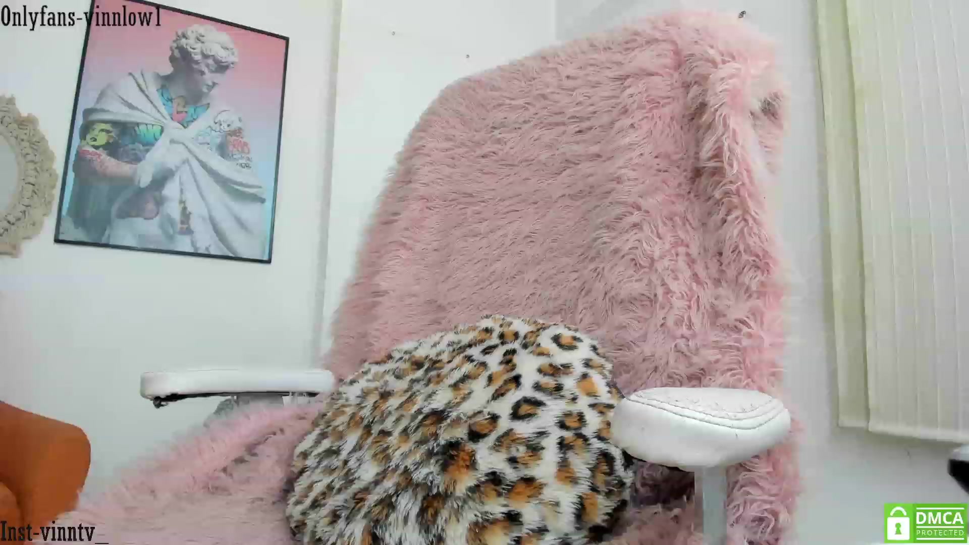 Gallery image thumbnail from Vinnlow's myfreecams stream on, 08/17/2023, 24:27 image 19 of 20