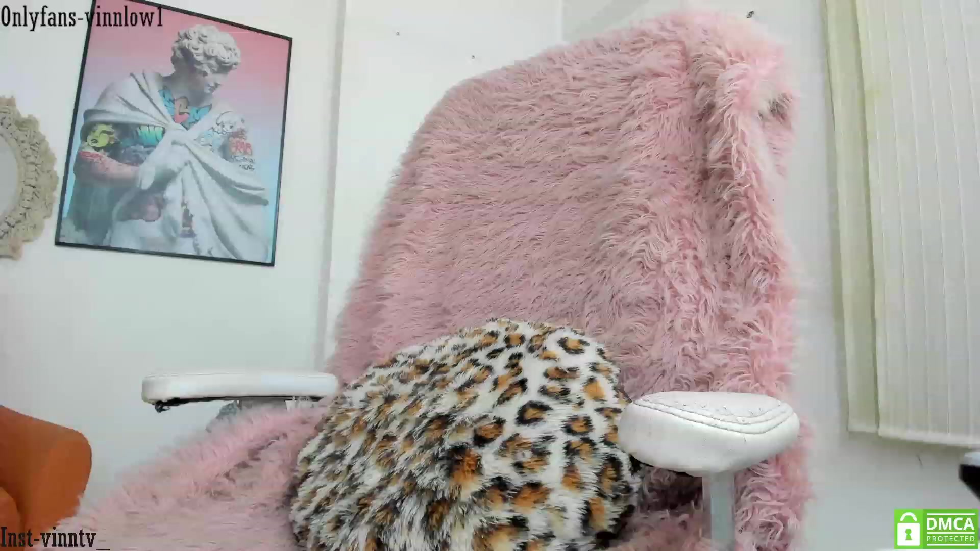 Gallery image thumbnail from Vinnlow's myfreecams stream on, 08/17/2023, 24:27 image 20 of 20