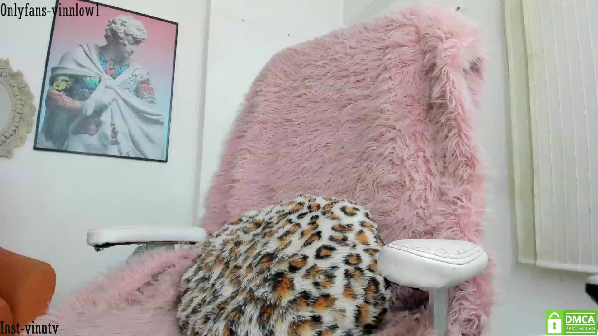 Gallery image thumbnail from Vinnlow's myfreecams stream on, 08/17/2023, 24:27 image 17 of 20