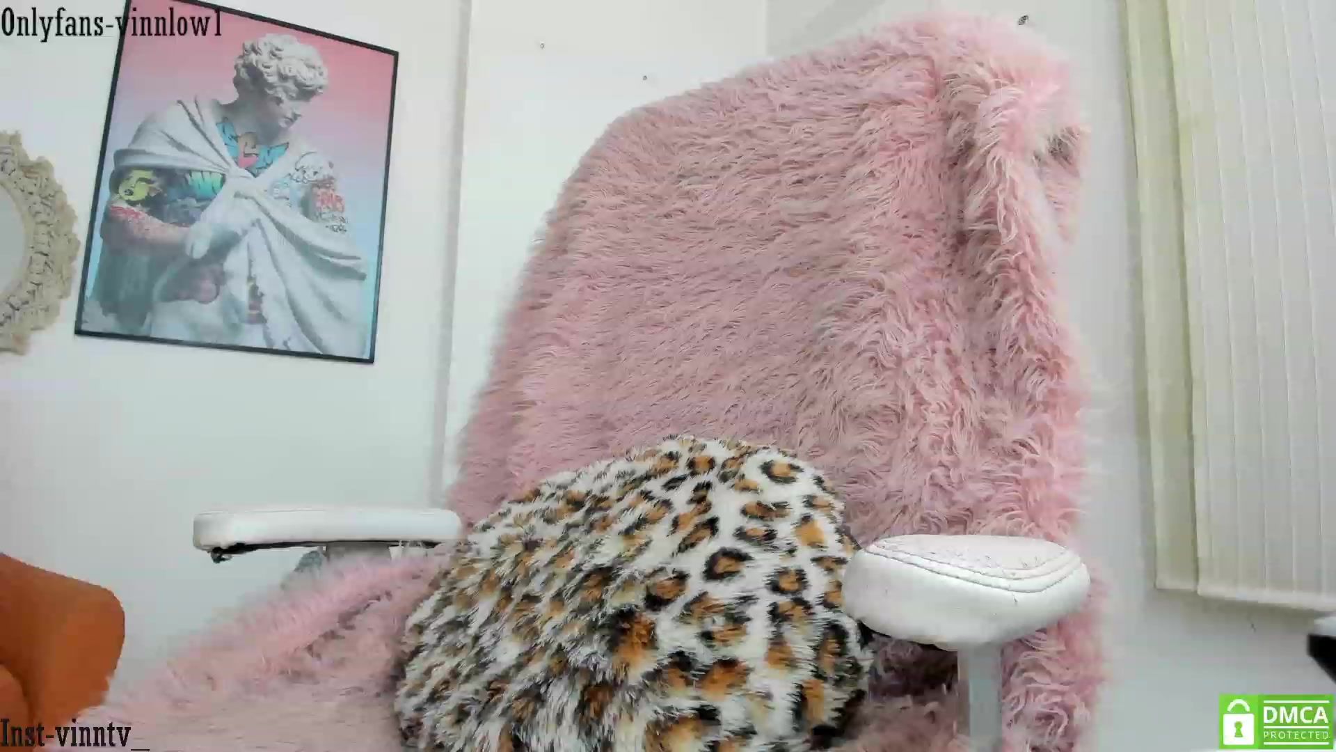 Gallery image thumbnail from Vinnlow's myfreecams stream on, 08/17/2023, 24:27 image 15 of 20