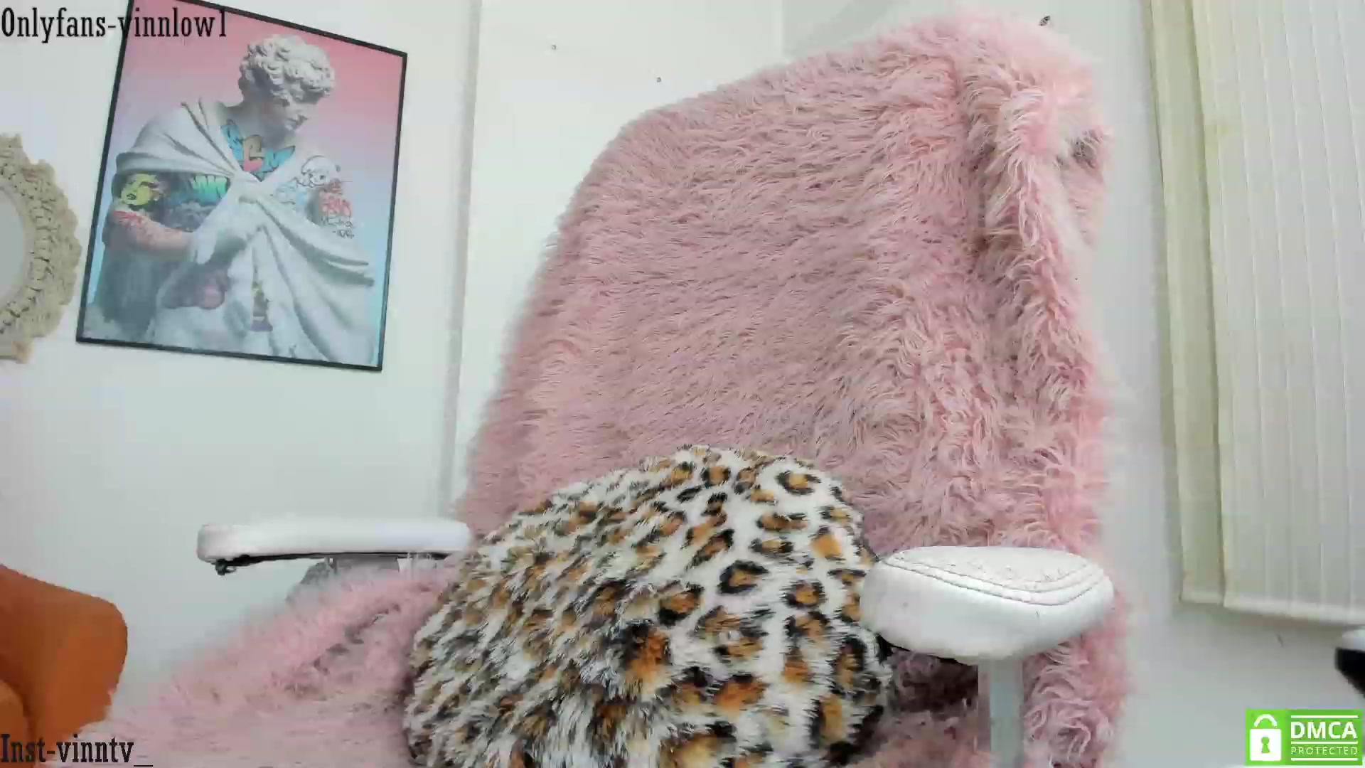 Gallery image thumbnail from Vinnlow's myfreecams stream on, 08/17/2023, 24:27 image 13 of 20