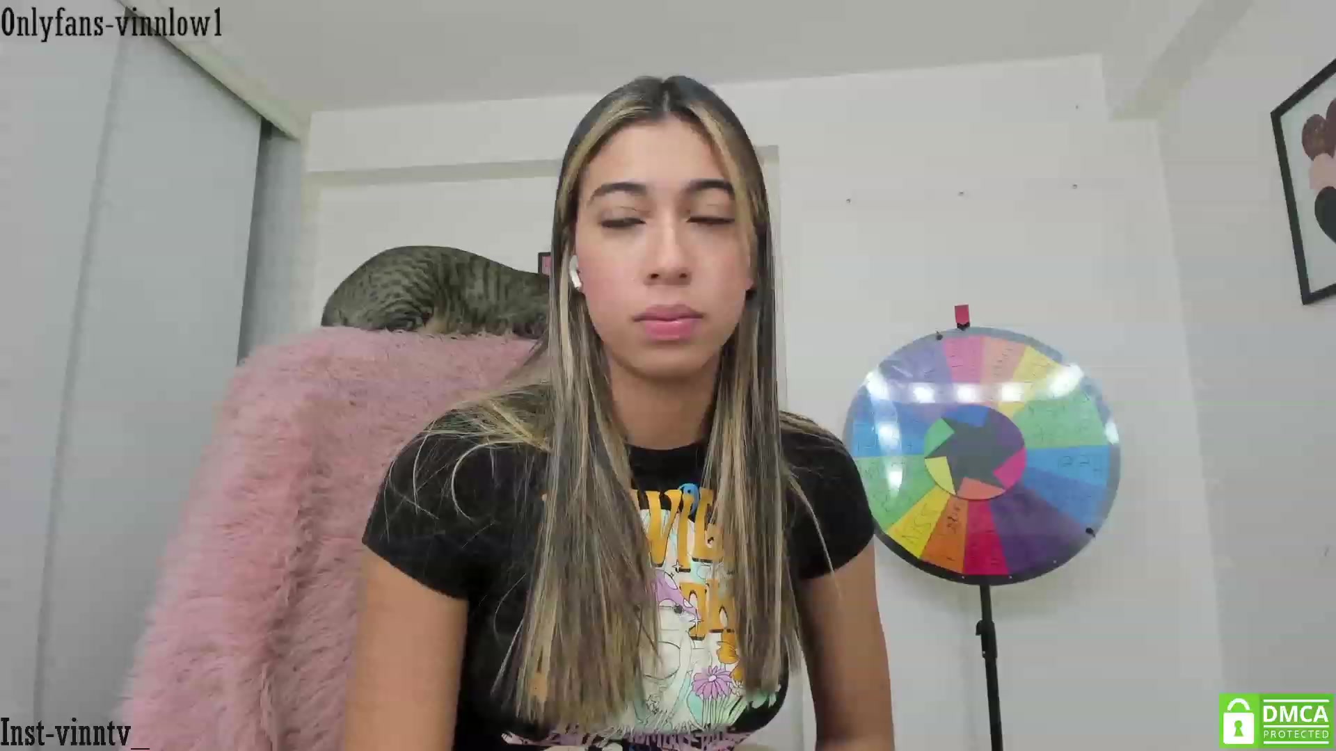 Gallery image thumbnail from Vinnlow's myfreecams stream on, 08/17/2023, 01:27 image 19 of 20