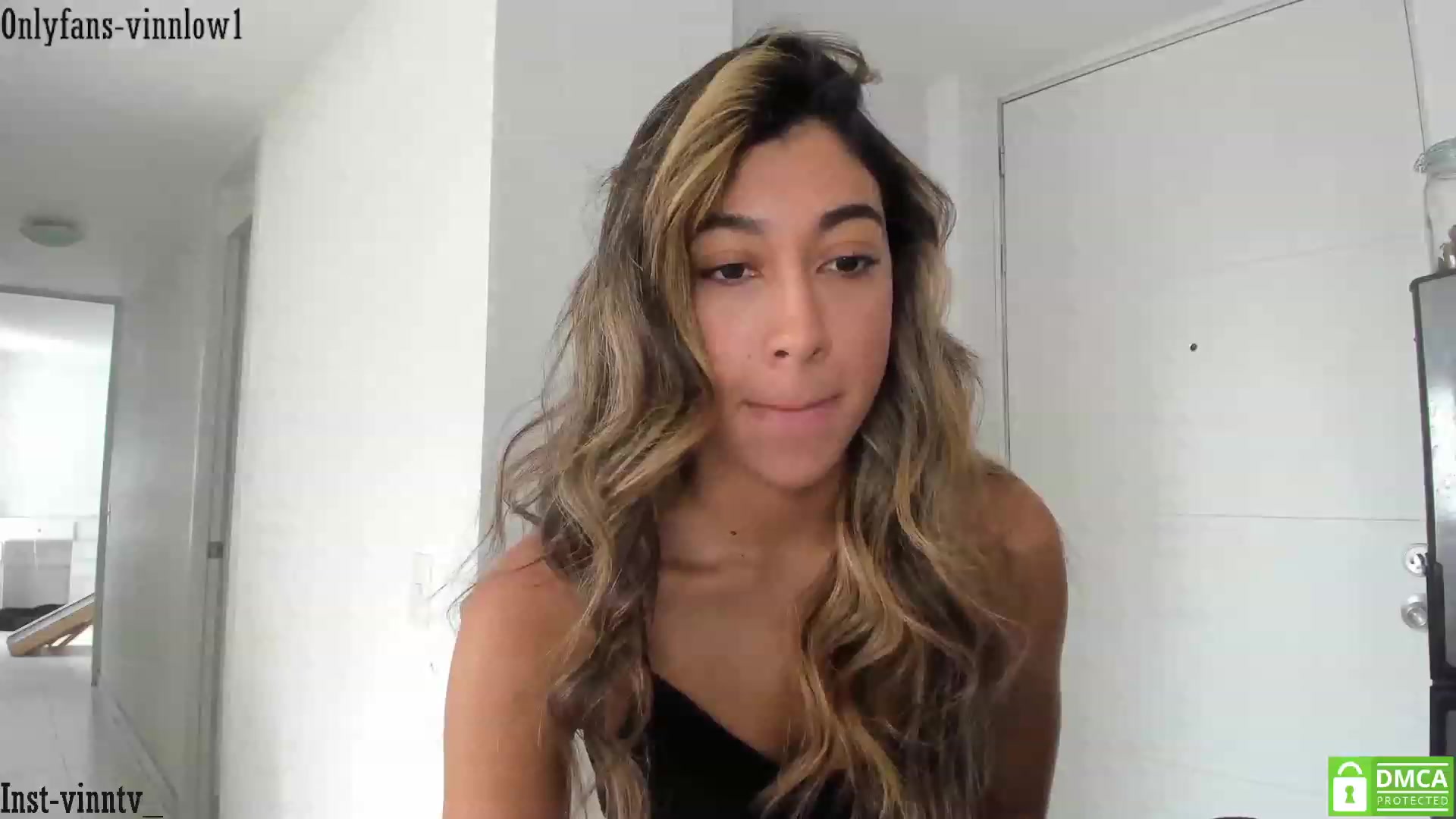 Gallery image thumbnail from Vinnlow's myfreecams stream on, 10/19/2023, 17:22 image 8 of 20