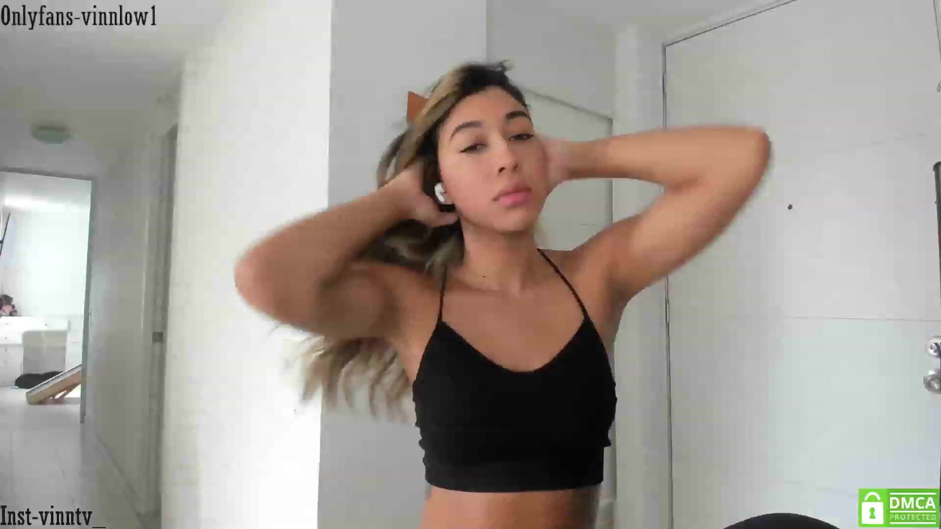 Gallery image thumbnail from Vinnlow's myfreecams stream on, 10/19/2023, 17:22 image 6 of 20