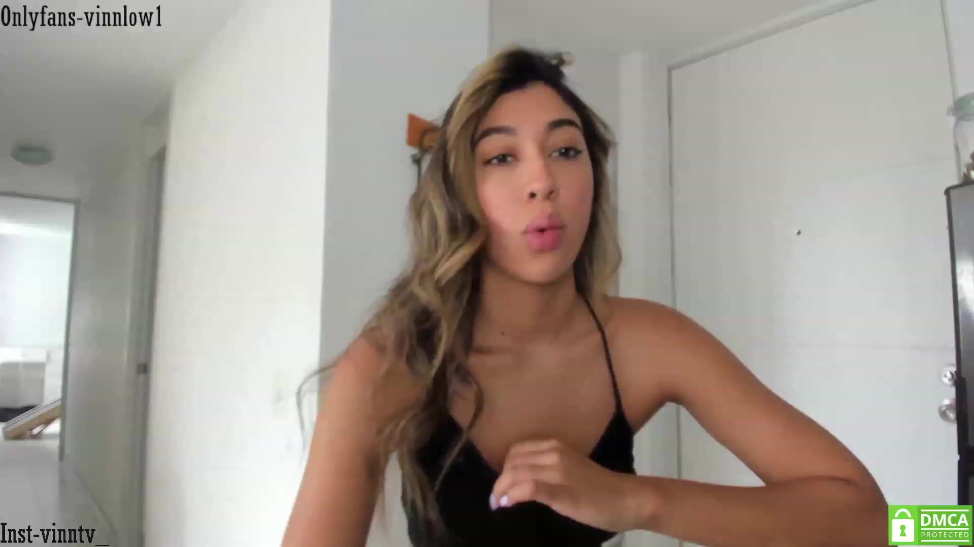 Gallery image thumbnail from Vinnlow's myfreecams stream on, 10/19/2023, 17:22 image 7 of 20