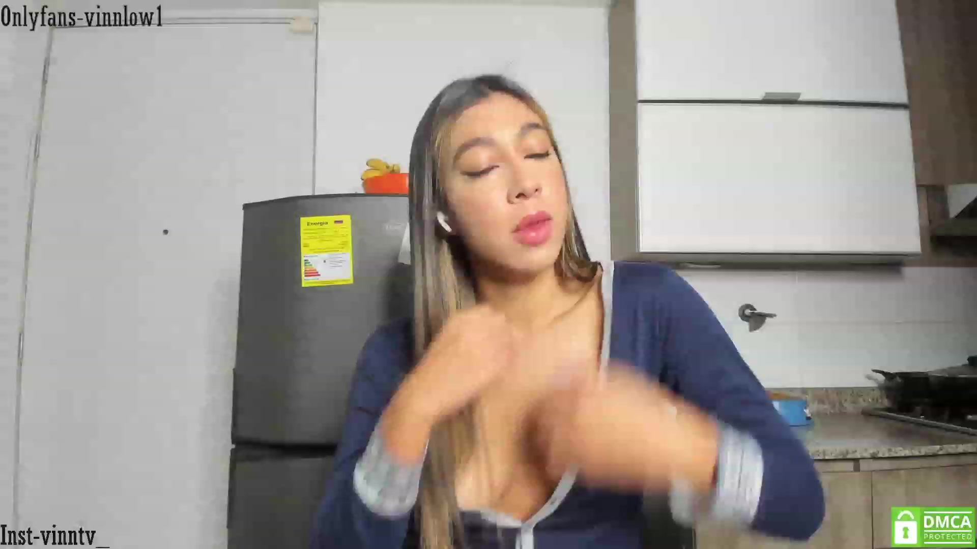 Gallery image thumbnail from Vinnlow's myfreecams stream on, 10/29/2023, 24:50 image 19 of 20