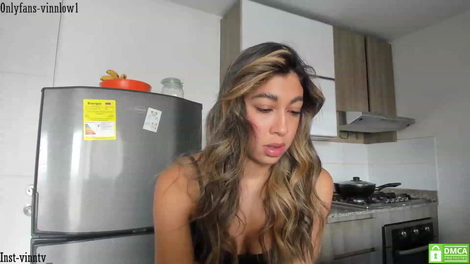 Gallery image thumbnail from Vinnlow's myfreecams stream on, 10/29/2023, 17:22 image 11 of 20