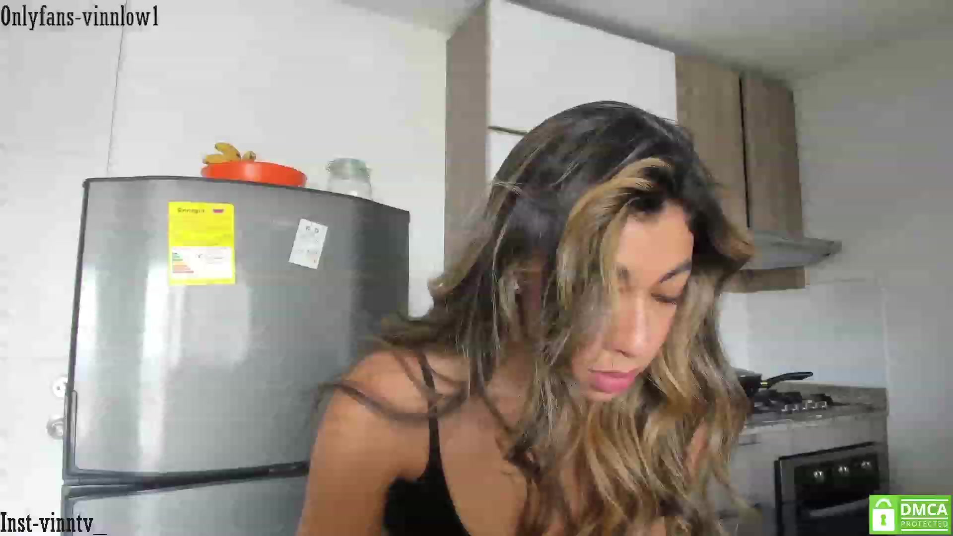 Gallery image thumbnail from Vinnlow's myfreecams stream on, 10/29/2023, 17:22 image 10 of 20