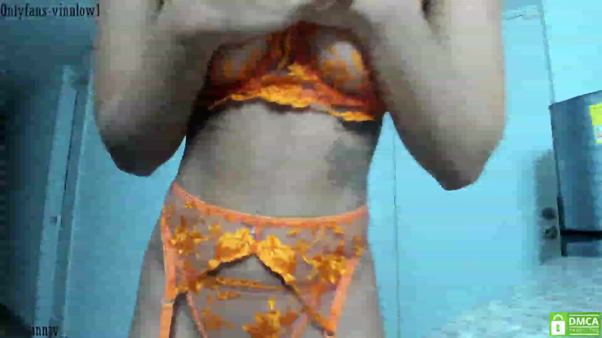Gallery image thumbnail from Vinnlow's myfreecams stream on, 11/17/2023, 03:30 image 10 of 20