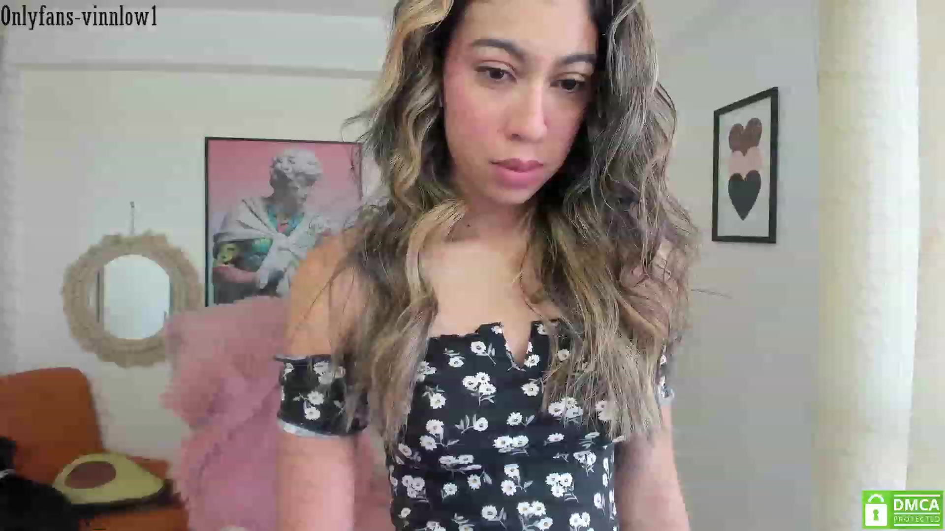 Gallery image thumbnail from Vinnlow's myfreecams stream on, 12/01/2023, 13:14 image 7 of 20