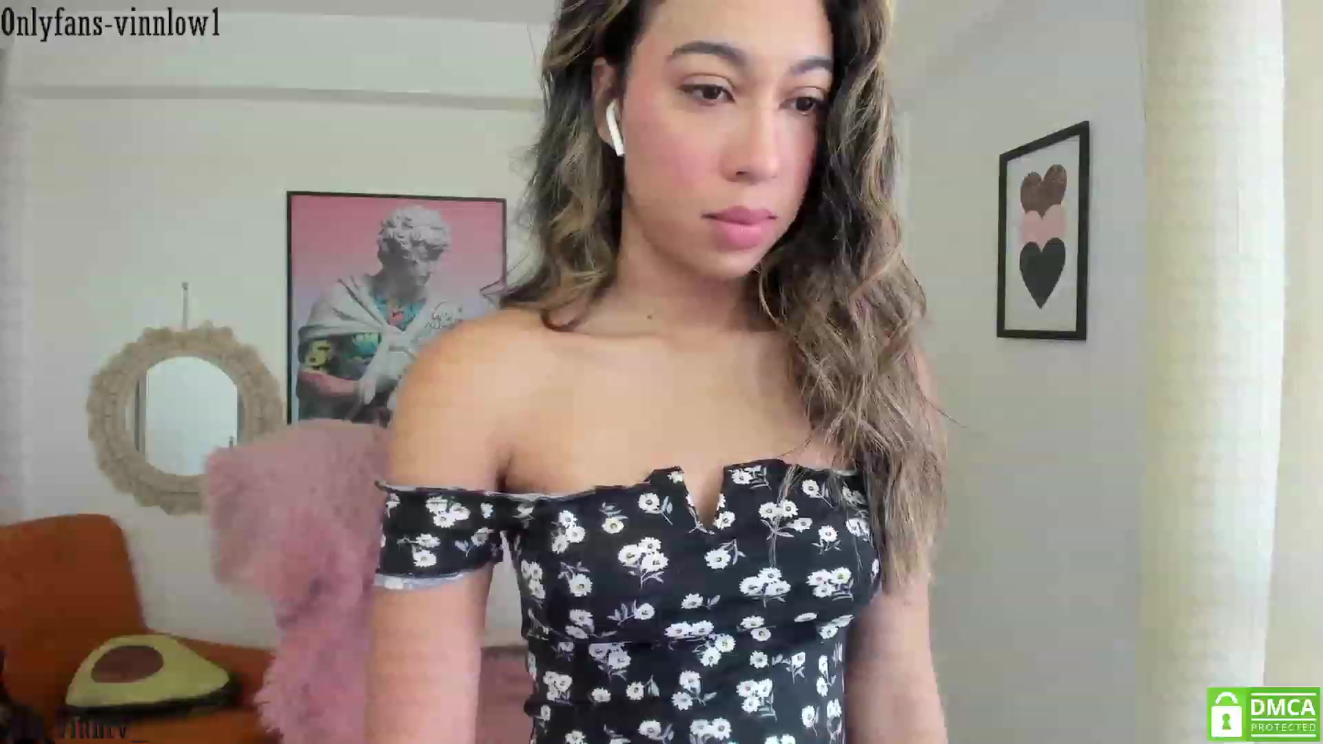 Gallery image thumbnail from Vinnlow's myfreecams stream on, 12/01/2023, 13:14 image 11 of 20