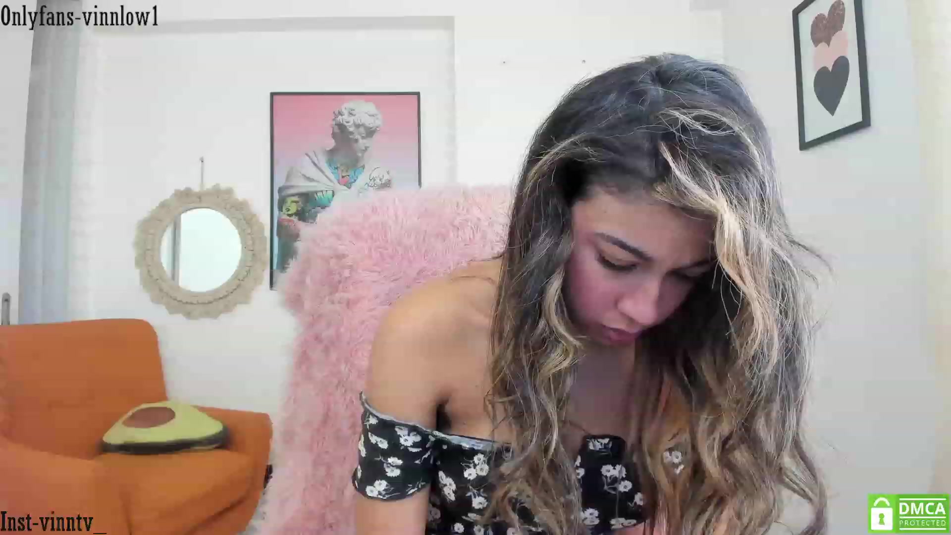 Gallery image thumbnail from Vinnlow's myfreecams stream on, 12/01/2023, 14:16 image 9 of 20