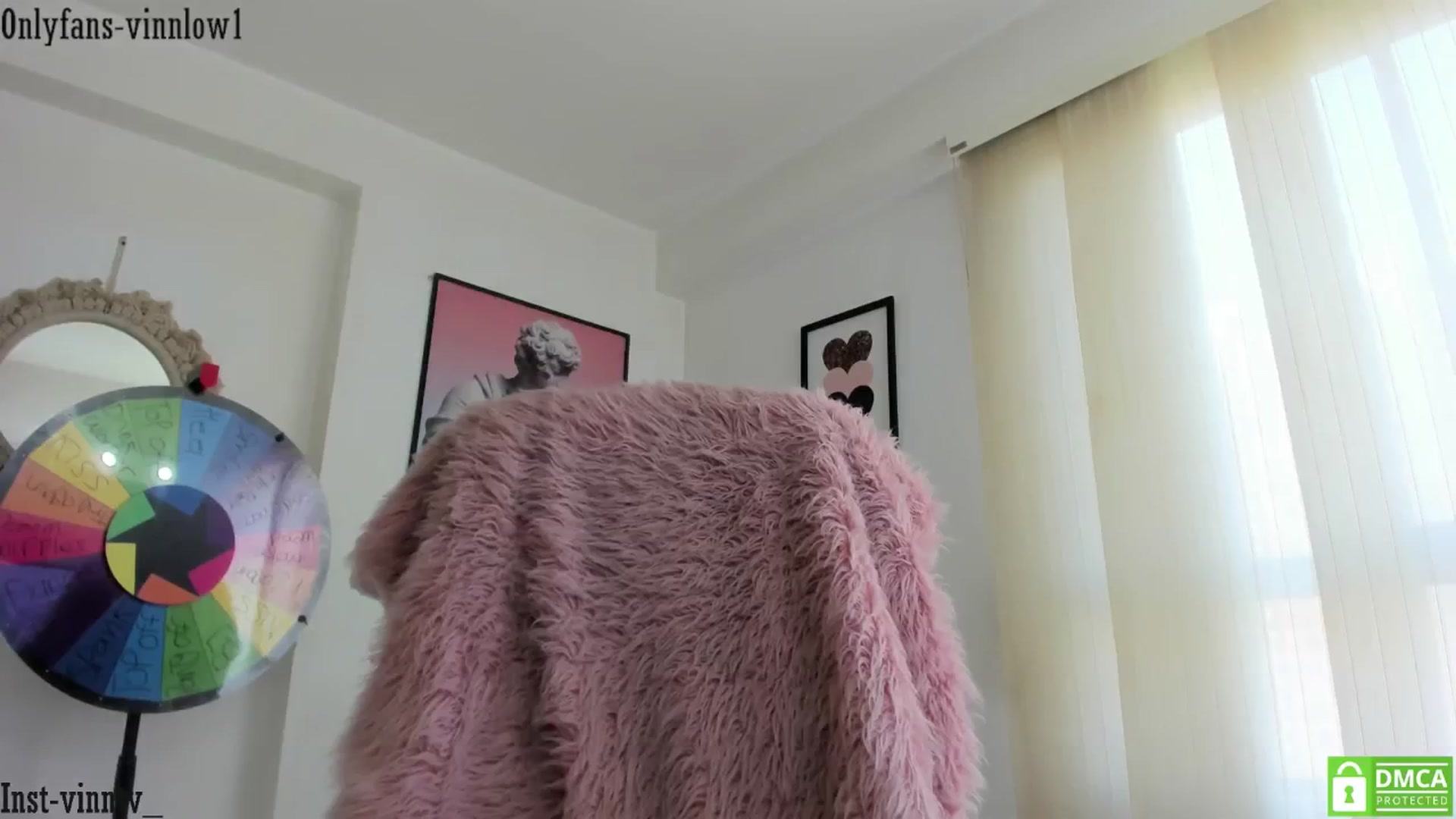 Gallery image thumbnail from Vinnlow's myfreecams stream on, 10/17/2024, 19:01 image 16 of 20
