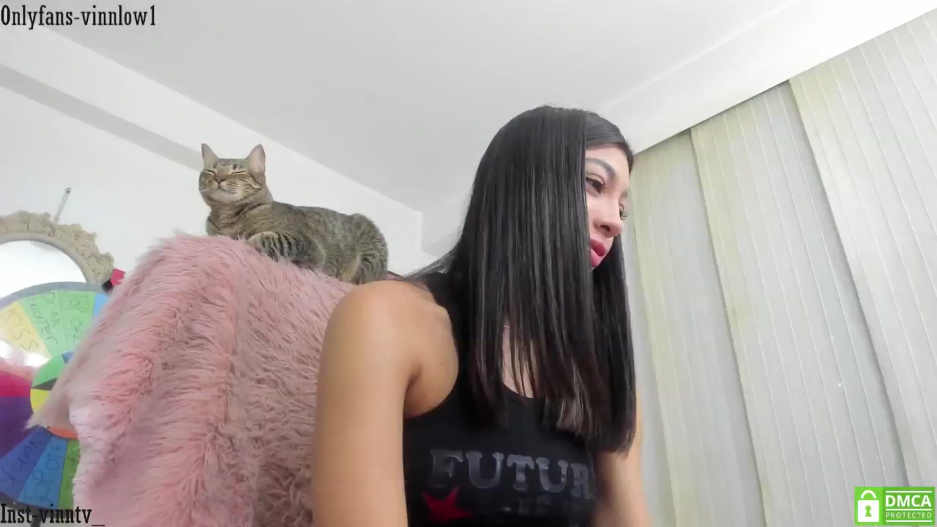 Gallery image thumbnail from Vinnlow's myfreecams stream on, 10/17/2024, 23:25 image 12 of 20