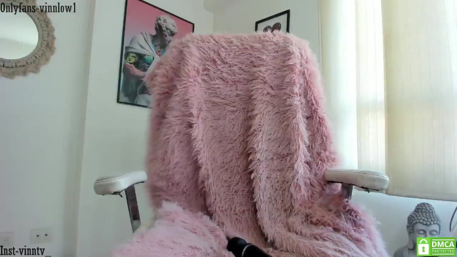 Gallery image thumbnail from Vinnlow's myfreecams stream on, 11/25/2024, 15:40 image 15 of 20