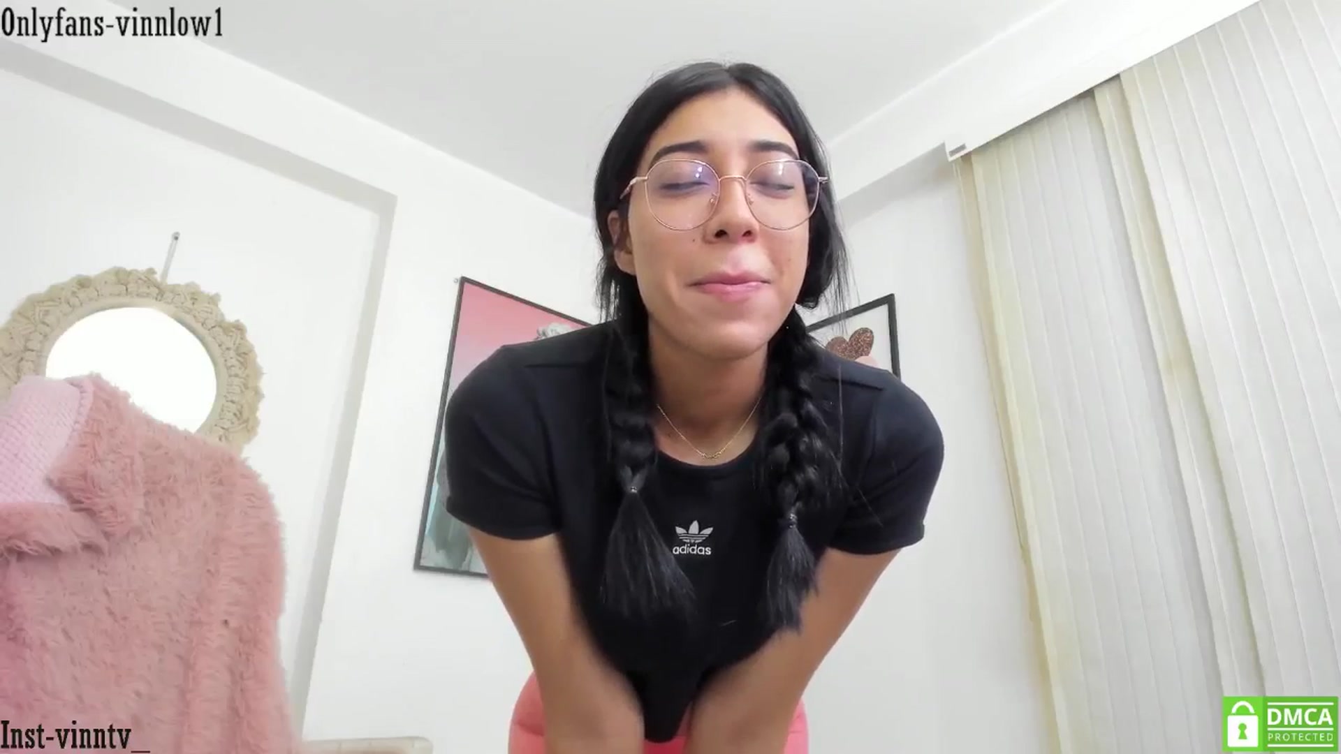 Gallery image thumbnail from Vinnlow's myfreecams stream on, 02/02/2025, 04:35 image 4 of 20