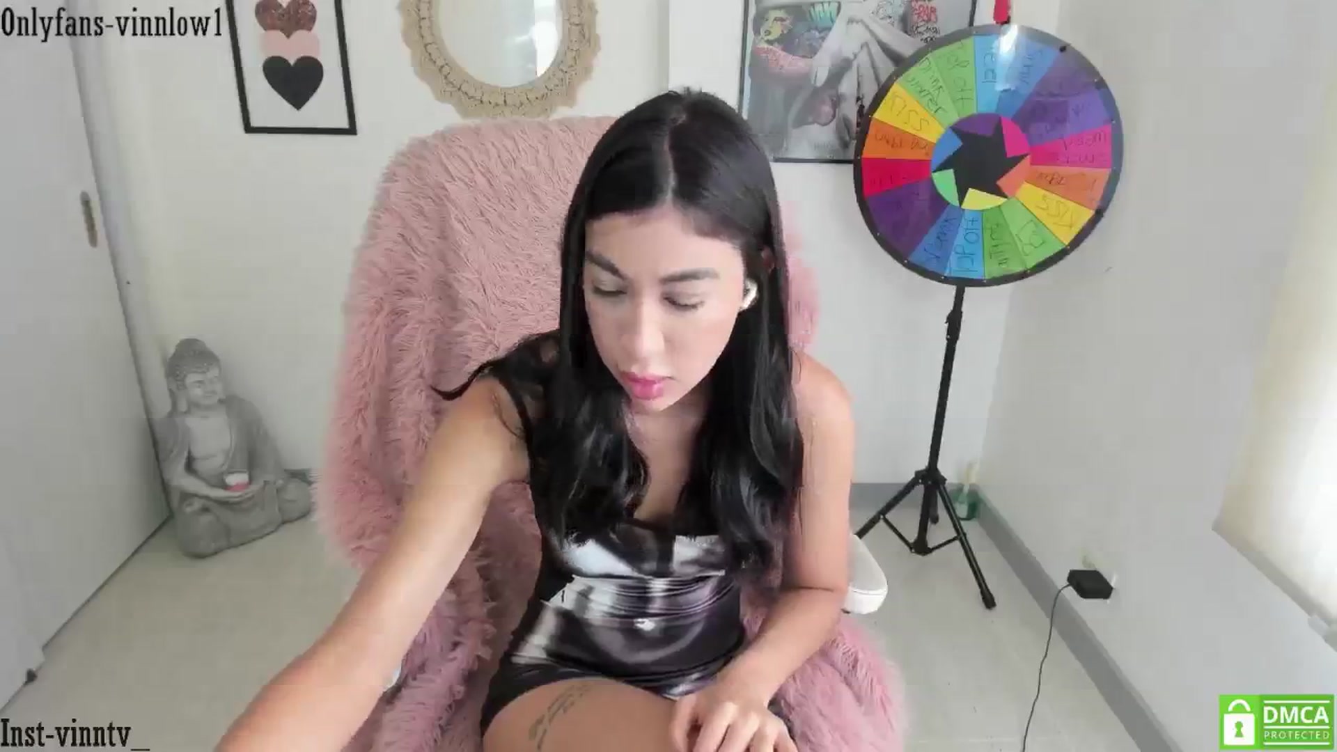 Gallery image thumbnail from Vinnlow's myfreecams stream on, 04/19/2025, 17:02 image 6 of 20