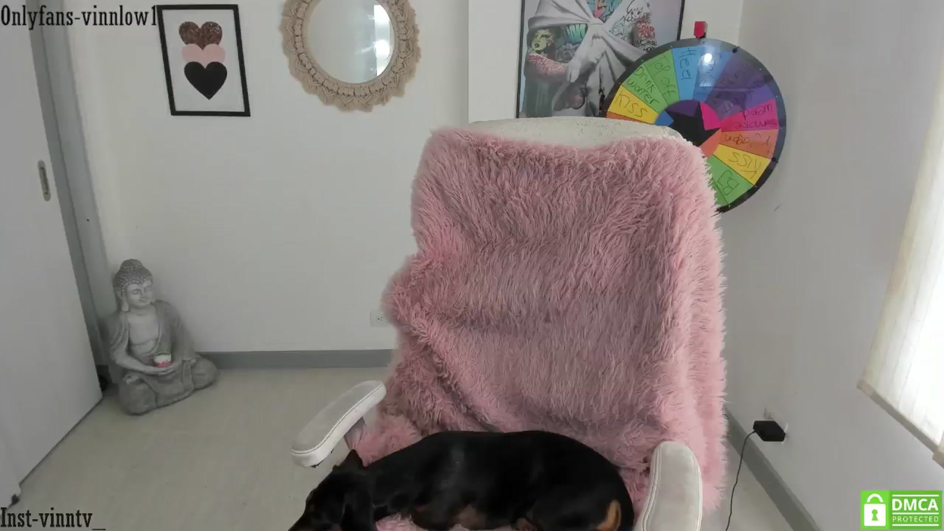 Gallery image thumbnail from Vinnlow's myfreecams stream on, 04/25/2025, 17:18 image 3 of 20