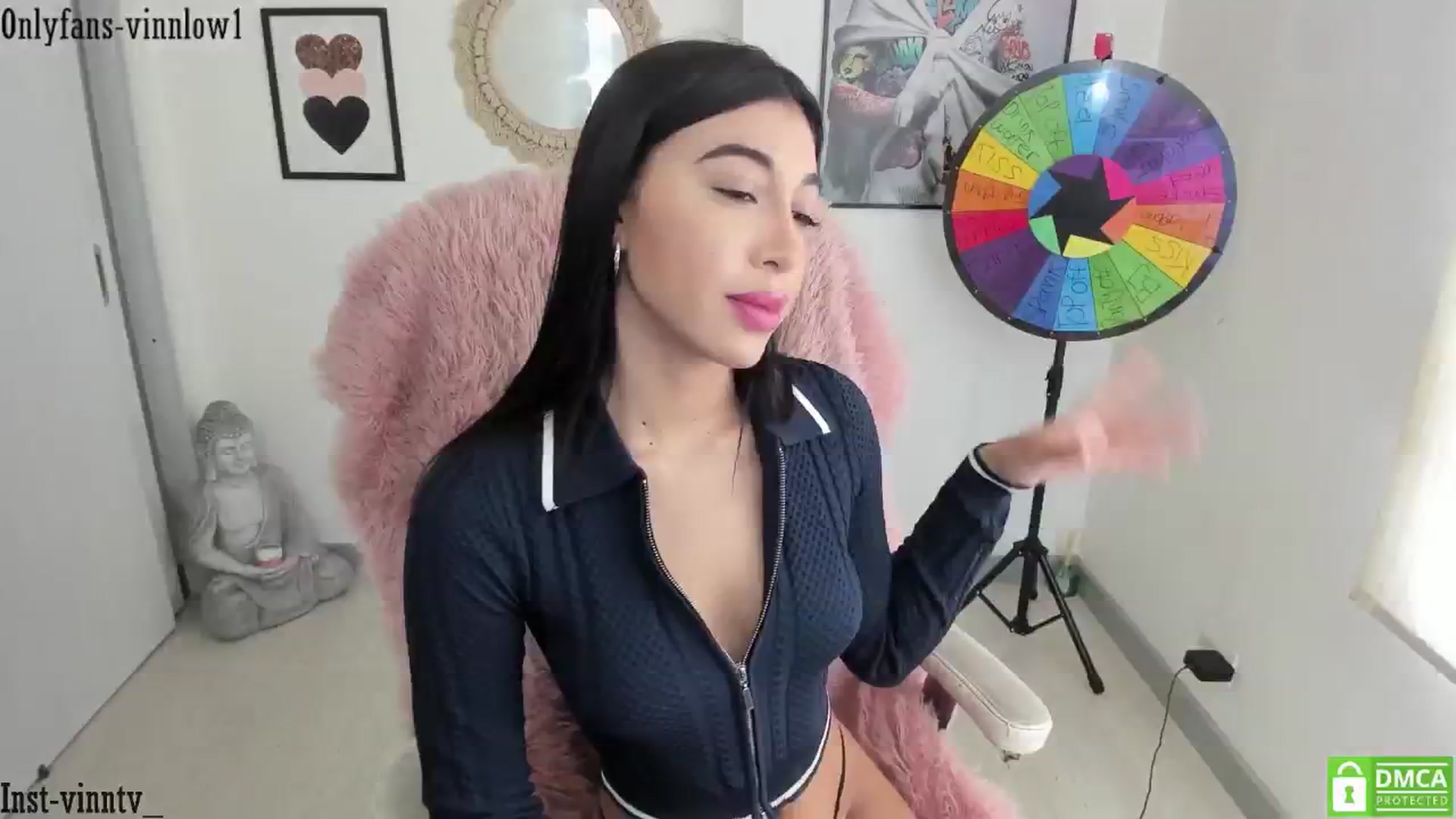 Gallery image thumbnail from Vinnlow's myfreecams stream on, 04/25/2025, 17:18 image 15 of 20
