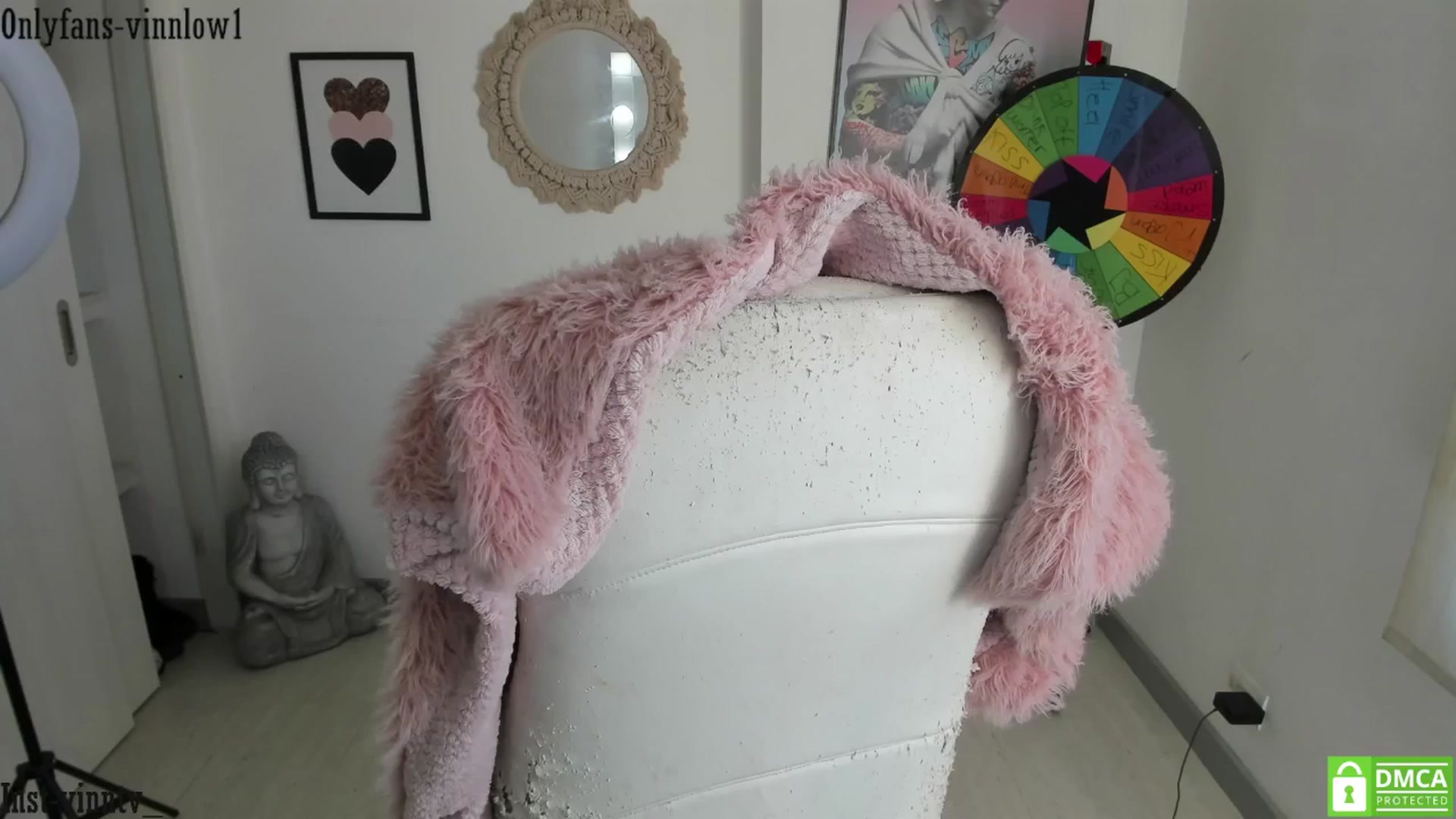 Gallery image thumbnail from Vinnlow's myfreecams stream on, 08/19/2025, 23:10 image 1 of 20