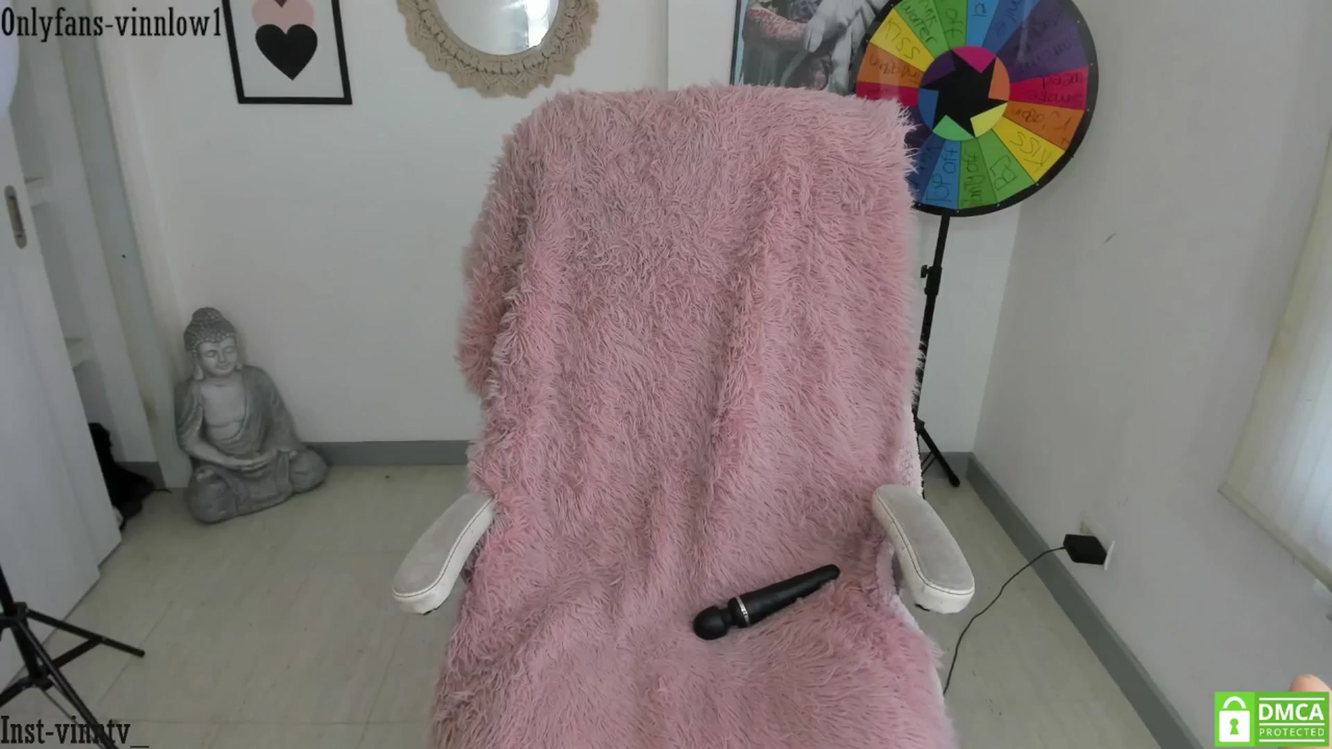 Gallery image thumbnail from Vinnlow's myfreecams stream on, 08/19/2025, 23:10 image 15 of 20