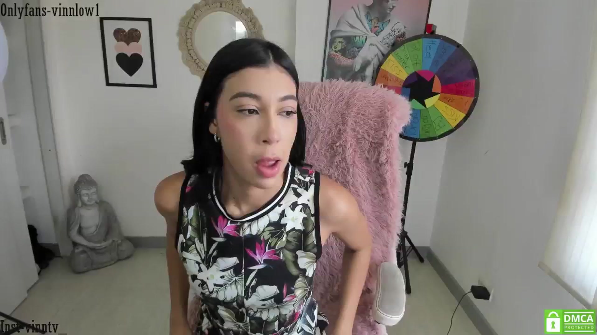 Gallery image thumbnail from Vinnlow's myfreecams stream on, 08/20/2025, 17:02 image 3 of 20
