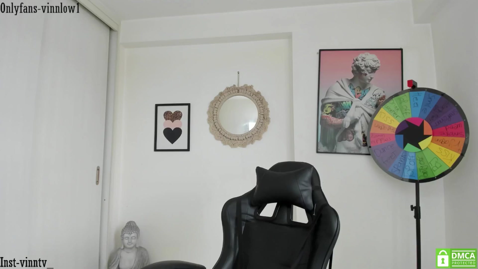 Gallery image thumbnail from Vinnlow's myfreecams stream on, 10/31/2025, 15:27 image 15 of 20