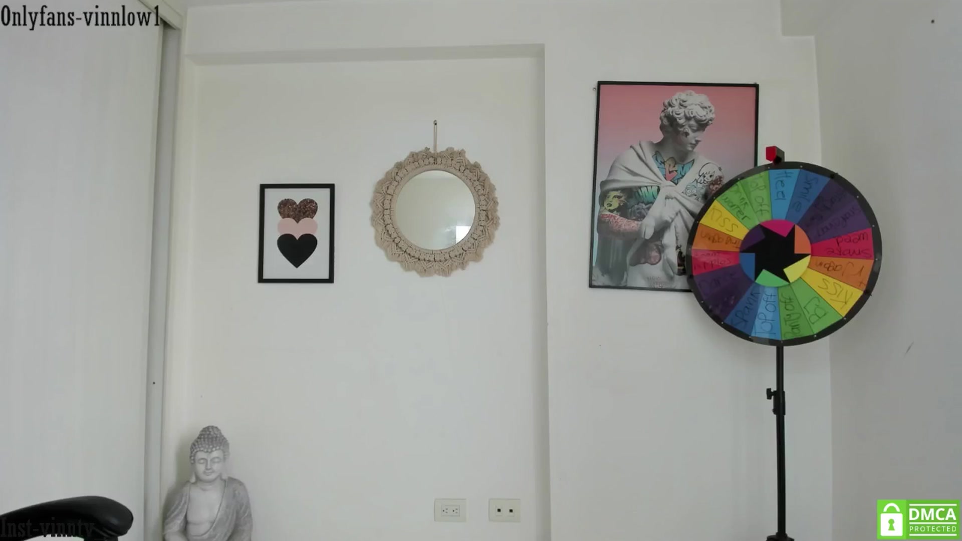 Gallery image thumbnail from Vinnlow's myfreecams stream on, 10/31/2025, 16:37 image 16 of 20
