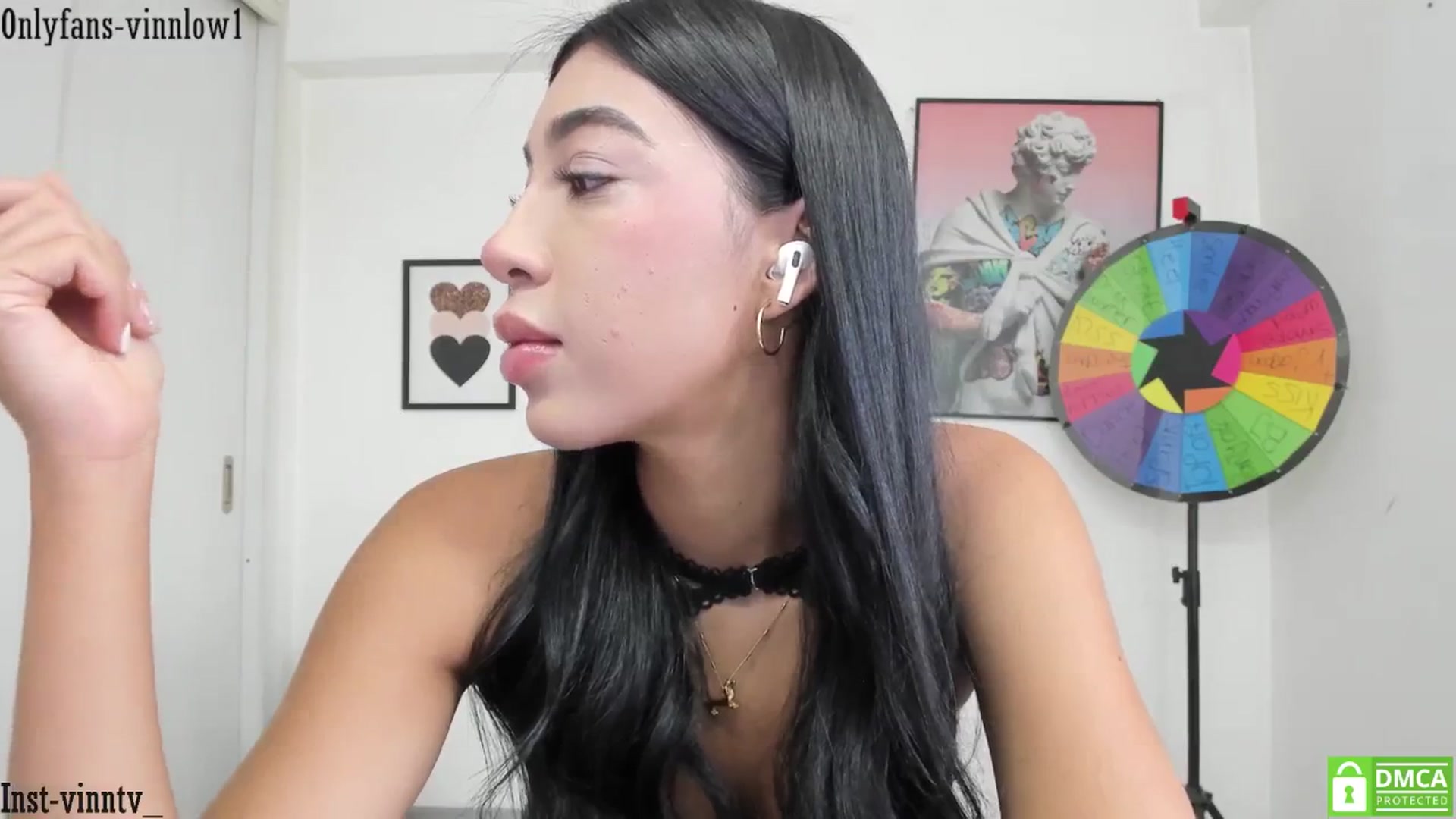 Gallery image thumbnail from Vinnlow's myfreecams stream on, 11/03/2025, 21:55 image 18 of 20