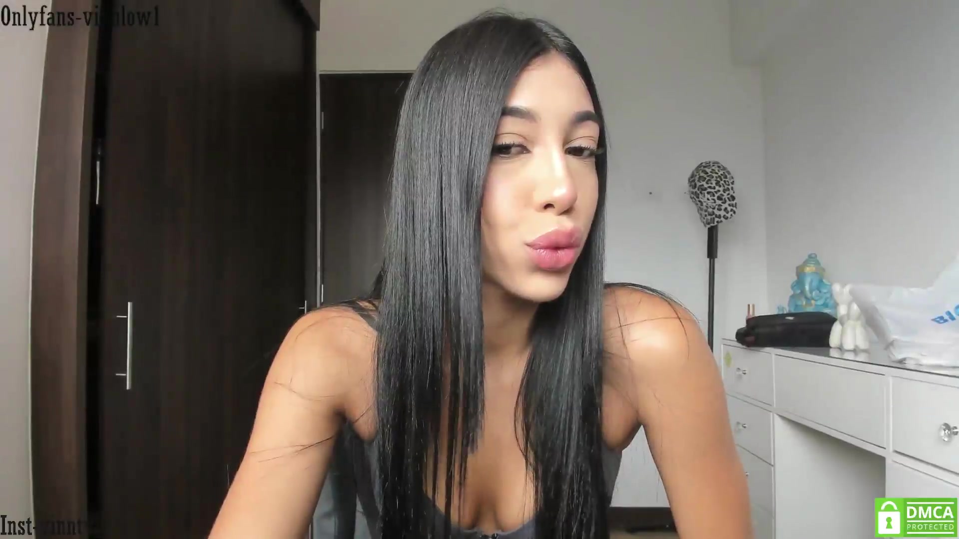 Gallery image thumbnail from Vinnlow's myfreecams stream on, 05/06/2026, 12:45 image 18 of 20
