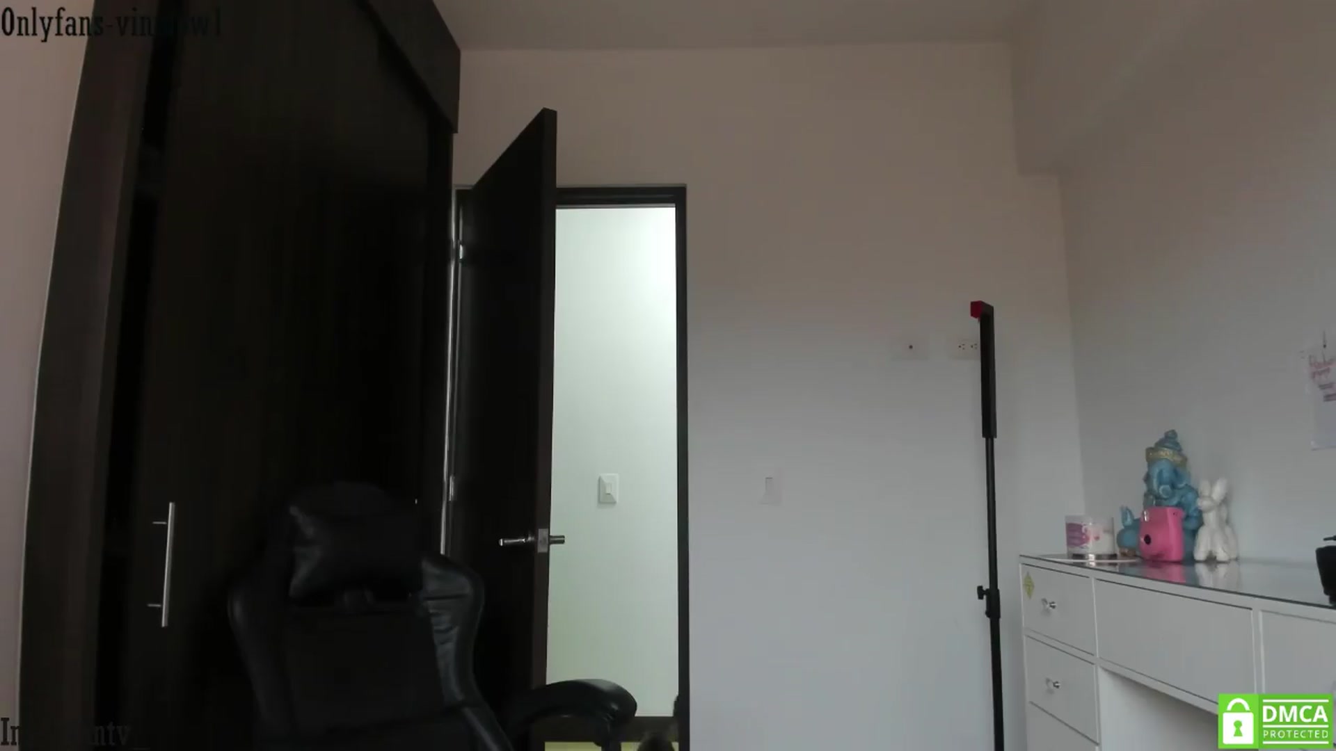 Gallery image thumbnail from Vinnlow's myfreecams stream on, 06/06/2026, 11:47 image 10 of 20